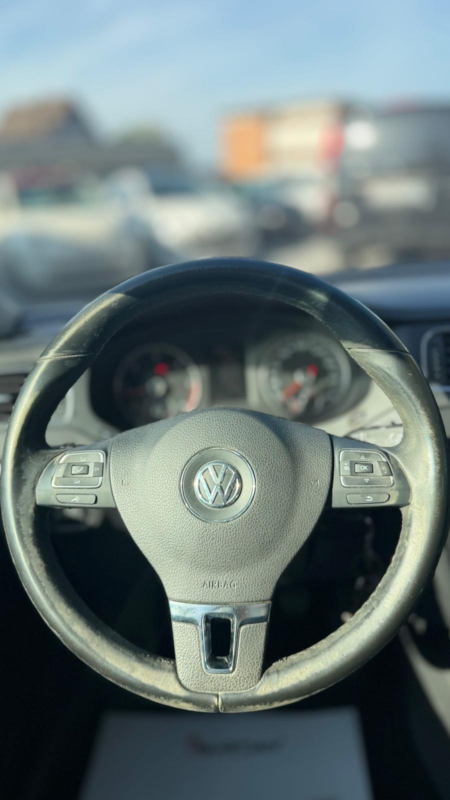 VW Jetta 2.0 TDI Comfortline-image-16