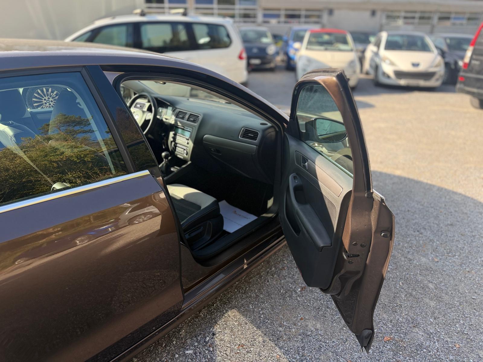 VW Jetta 2.0 TDI Comfortline-image-13