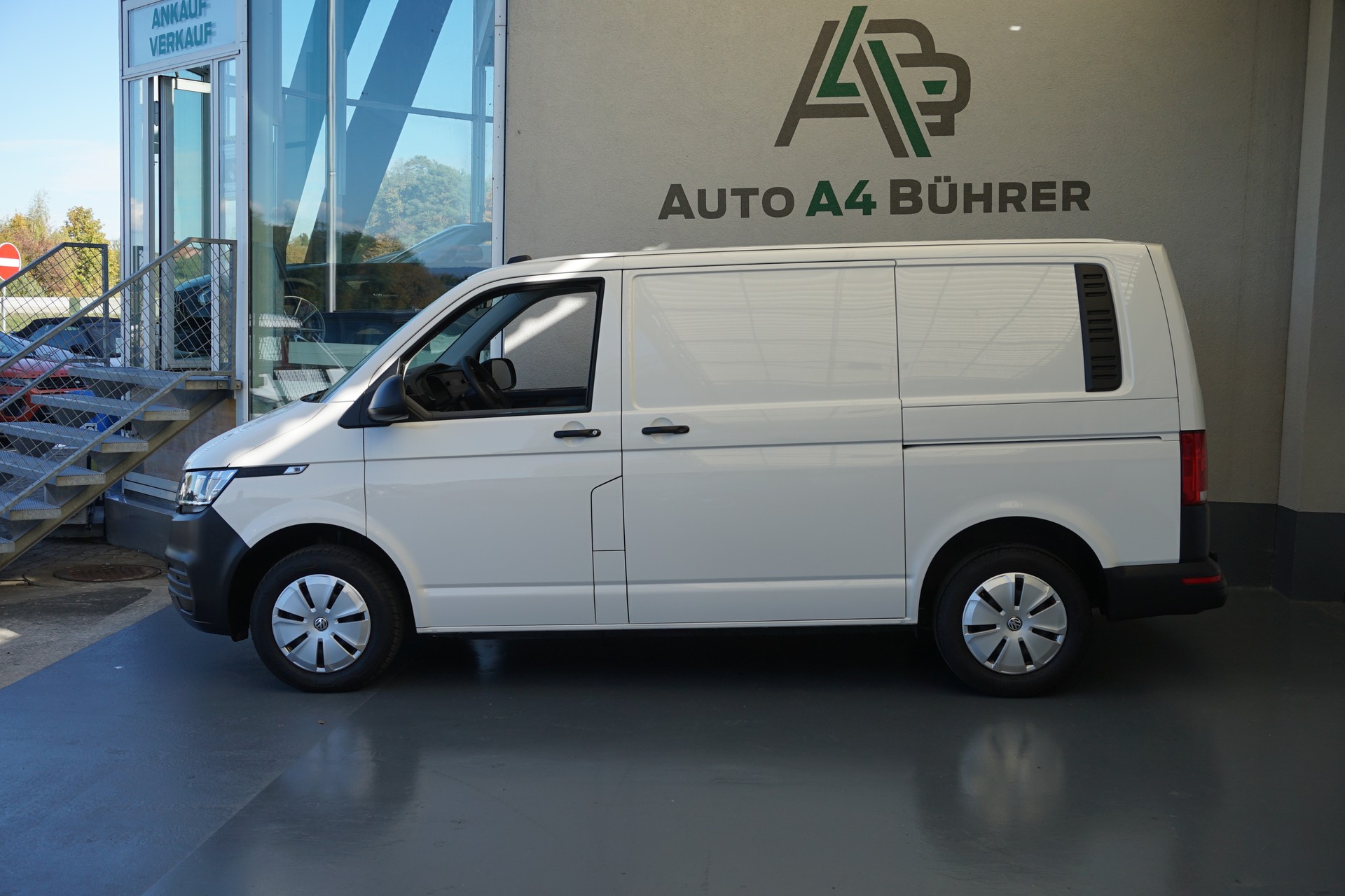 VW T6.1 2.0 TDI-image-1