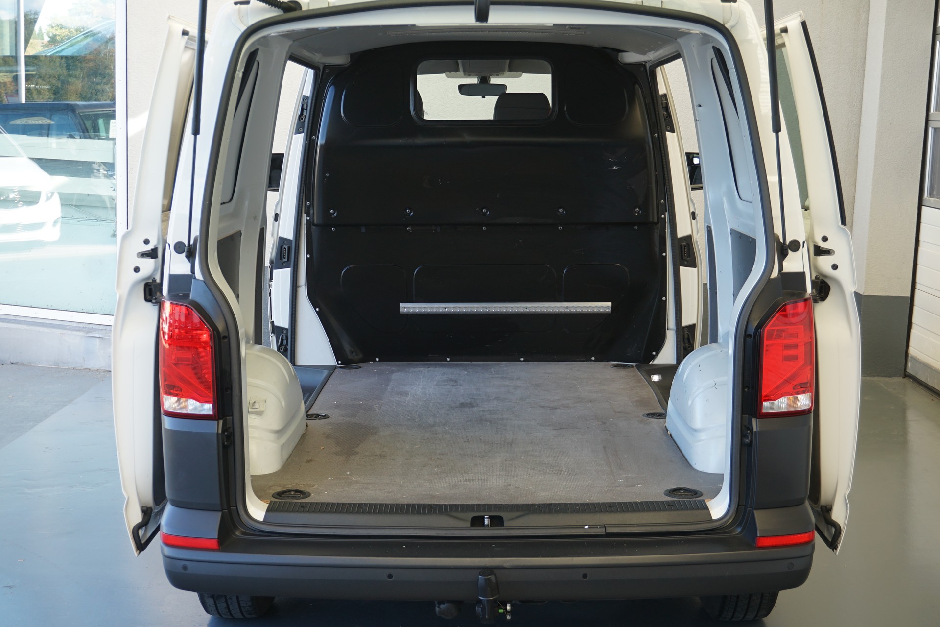VW T6.1 2.0 TDI-image-12