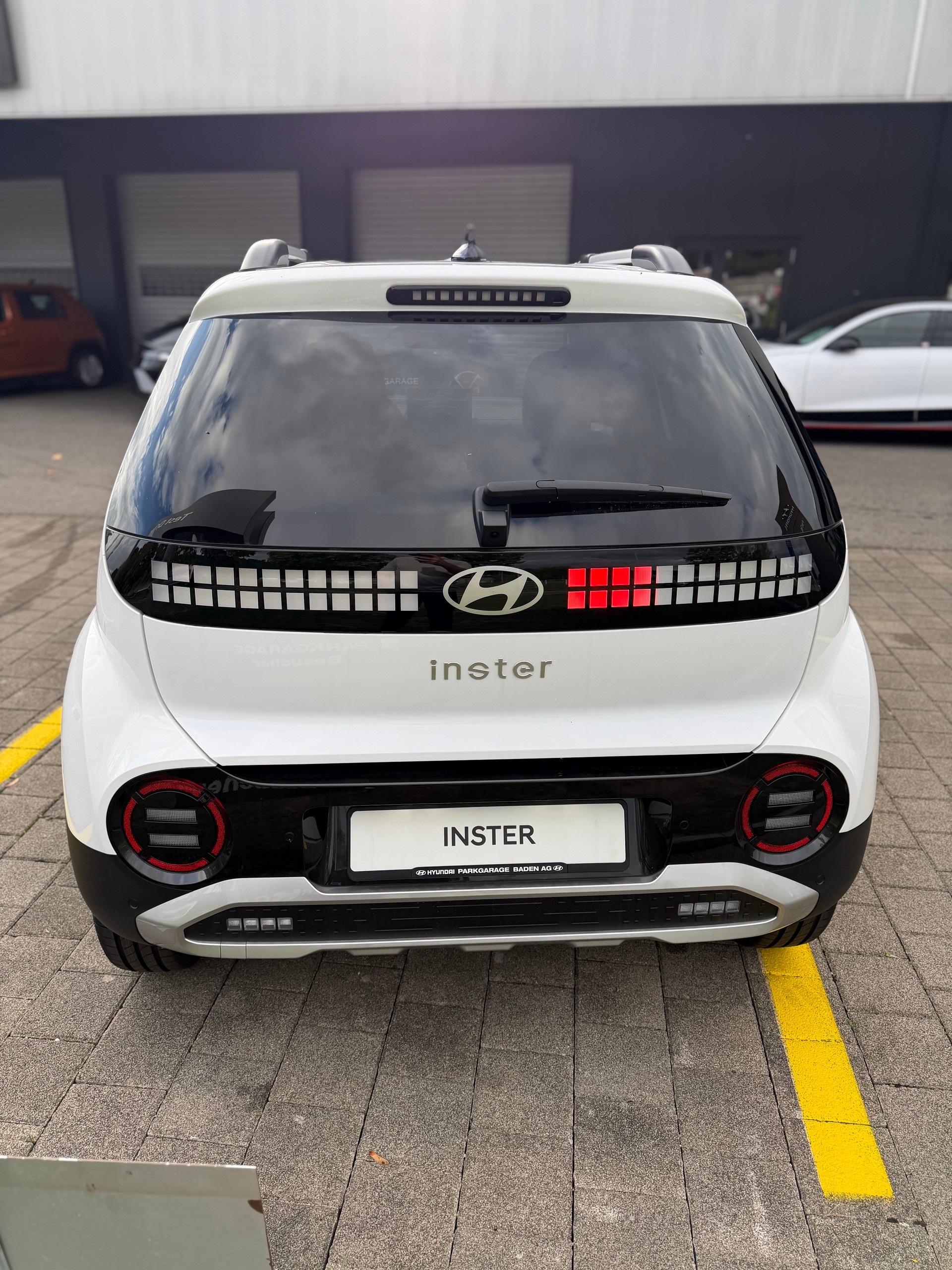 HYUNDAI Inster 49kWh Amplia-image-2