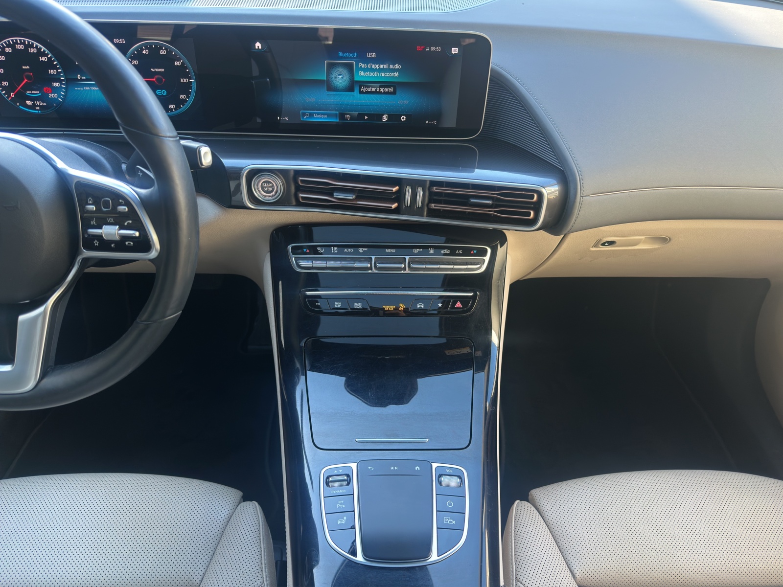 MERCEDES-BENZ EQC 400 AMG Line 4Matic-image-10