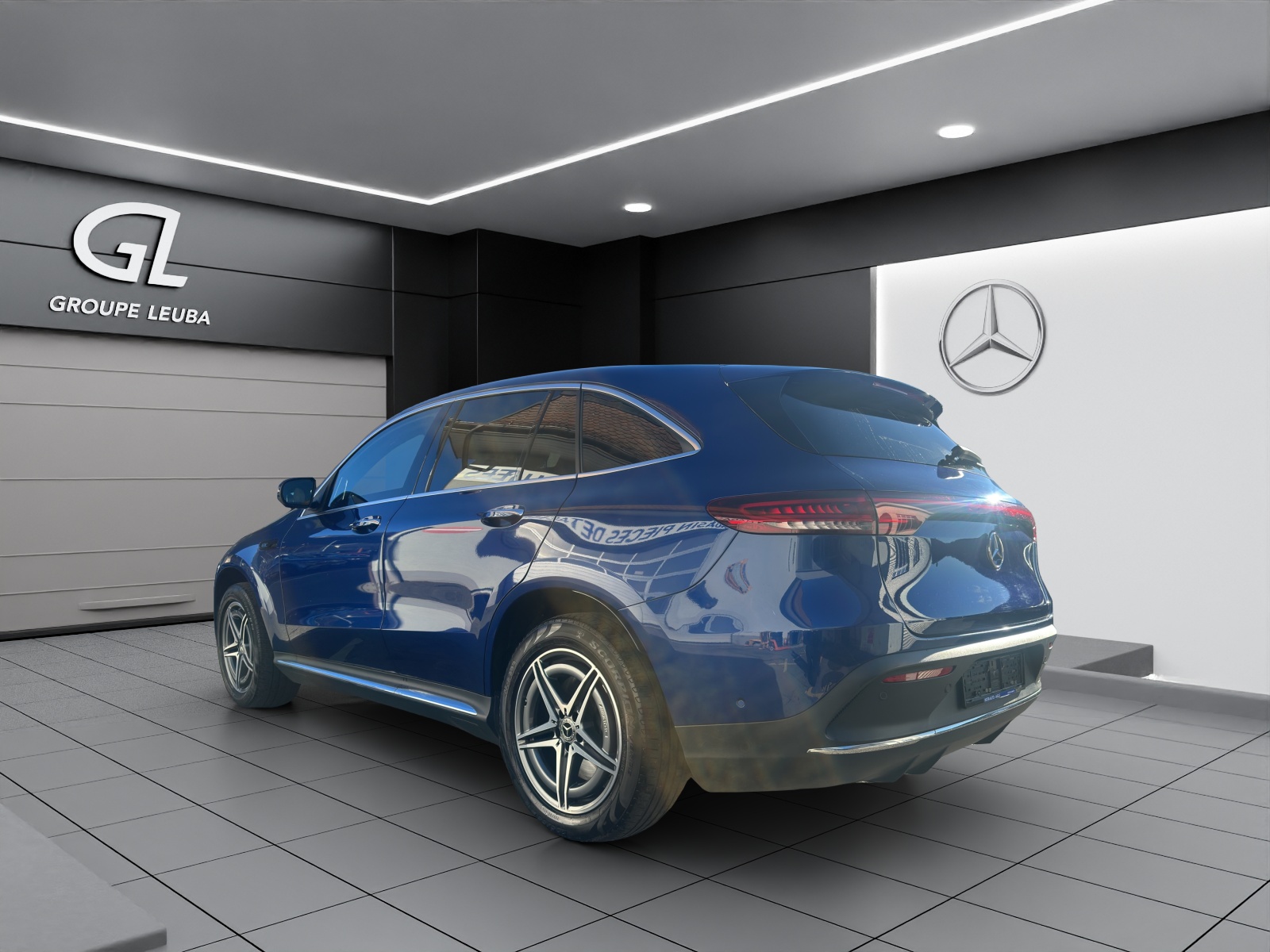 MERCEDES-BENZ EQC 400 AMG Line 4Matic-image-3