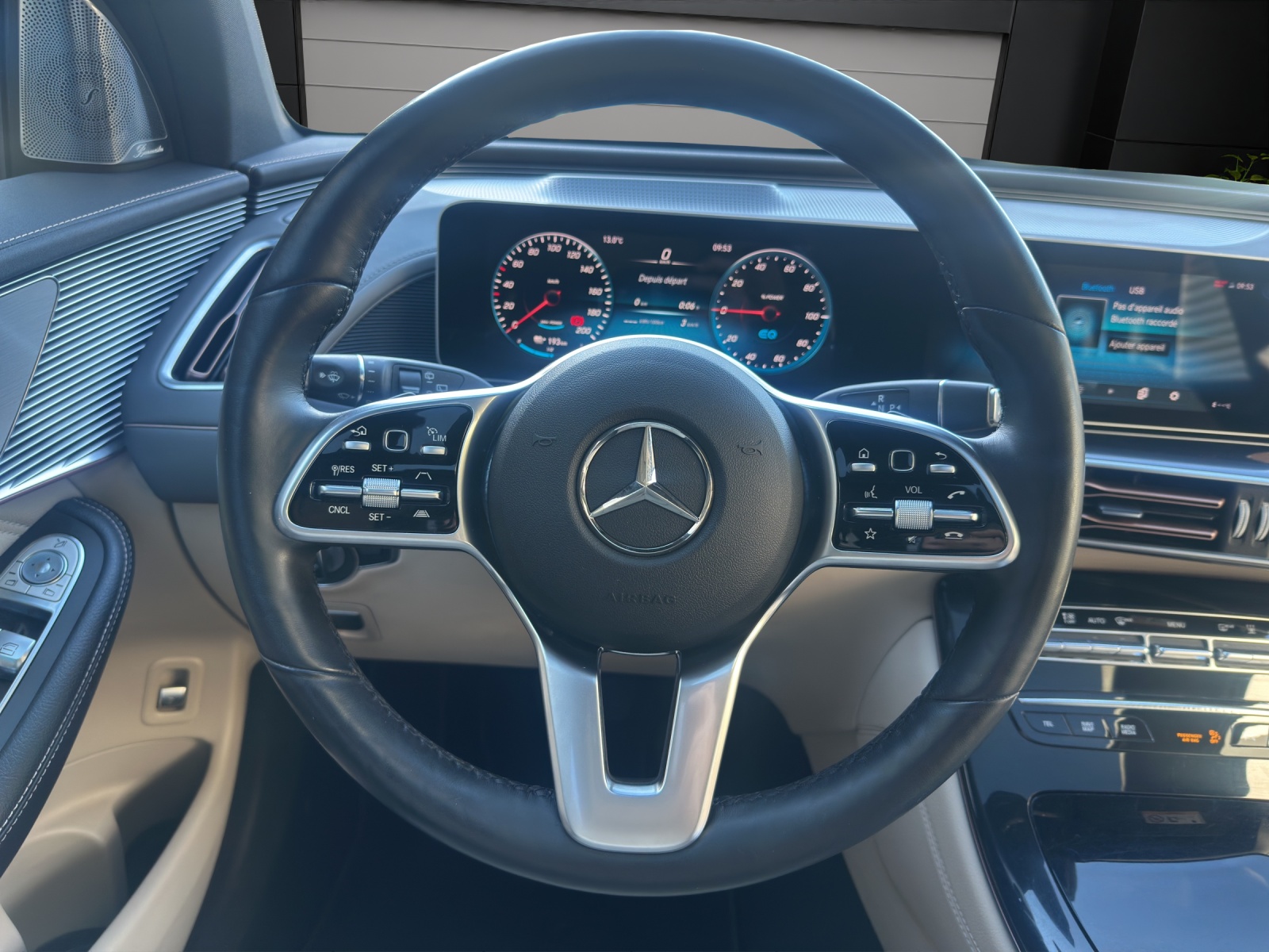 MERCEDES-BENZ EQC 400 AMG Line 4Matic-image-9