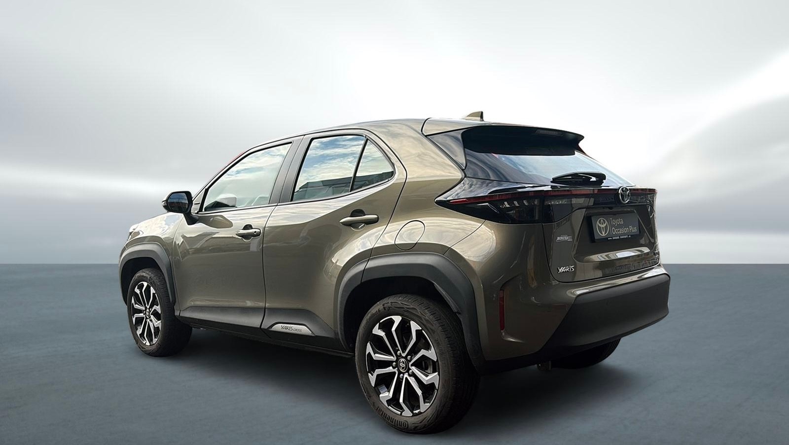TOYOTA 1.5 VVT-i HSD Trend AWD-i-image-0