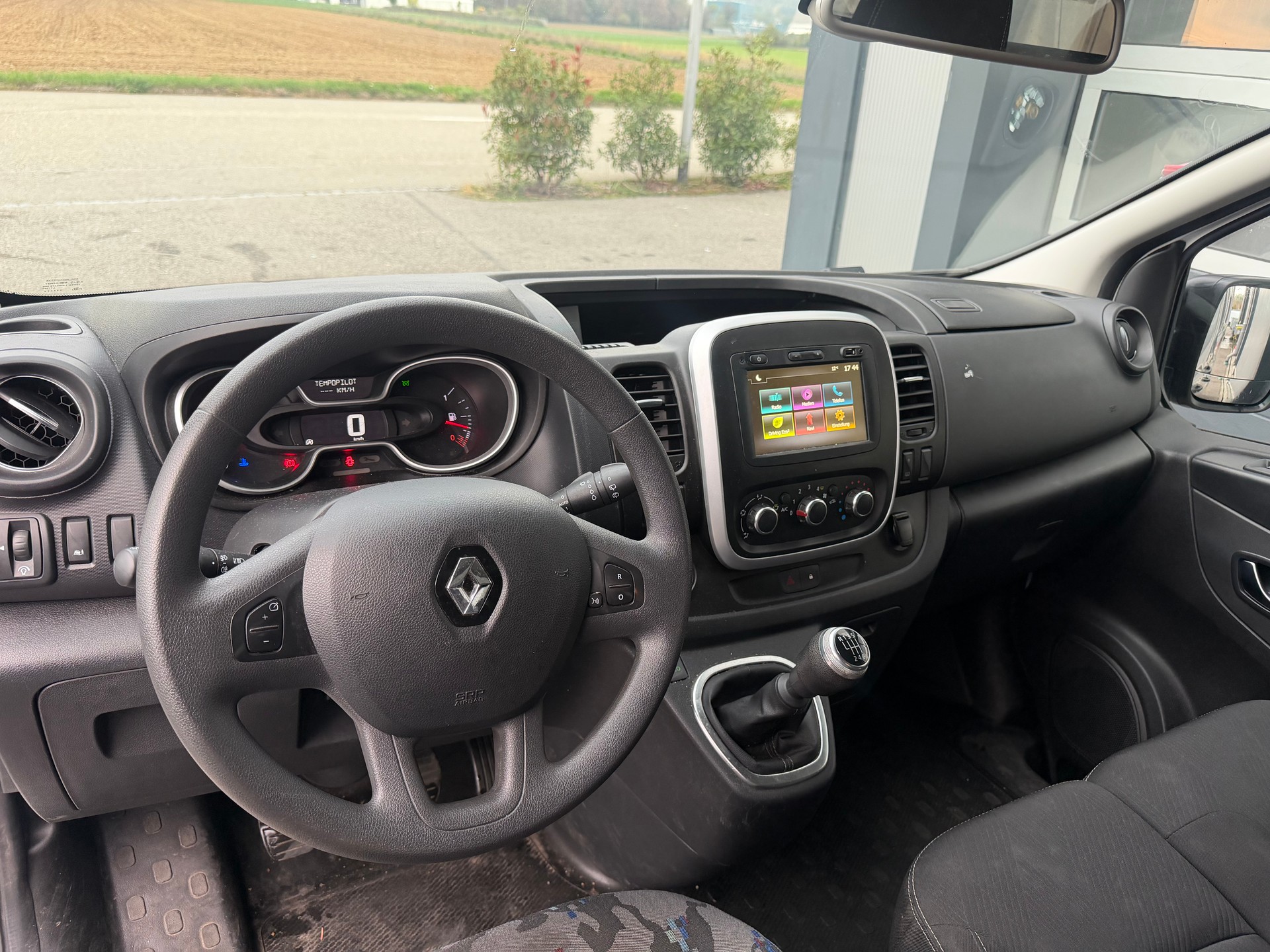 RENAULT Trafic 2.0 Energy dCi 120 3.0t Business L1H1-image-10
