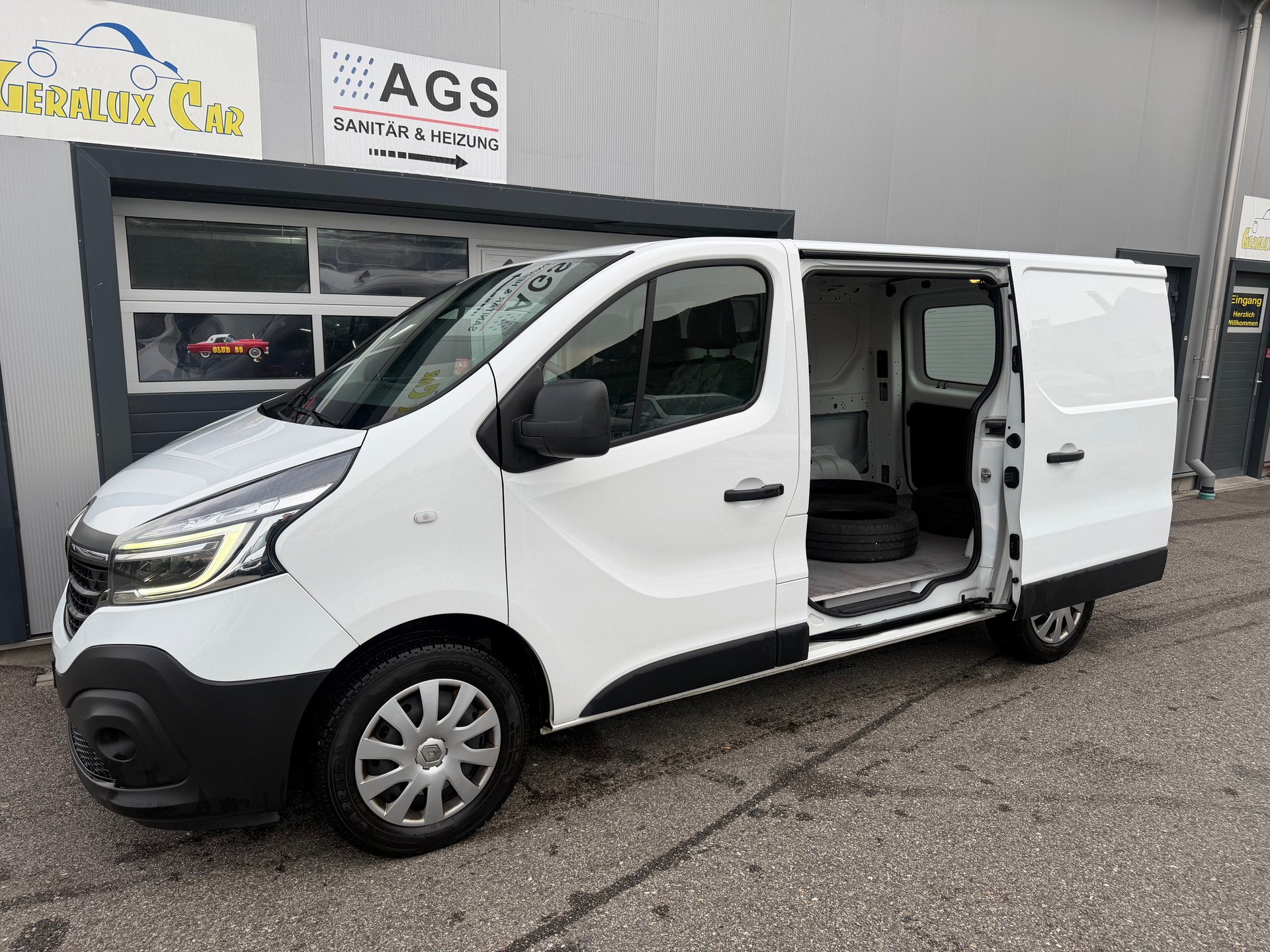 RENAULT Trafic 2.0 Energy dCi 120 3.0t Business L1H1-image-4