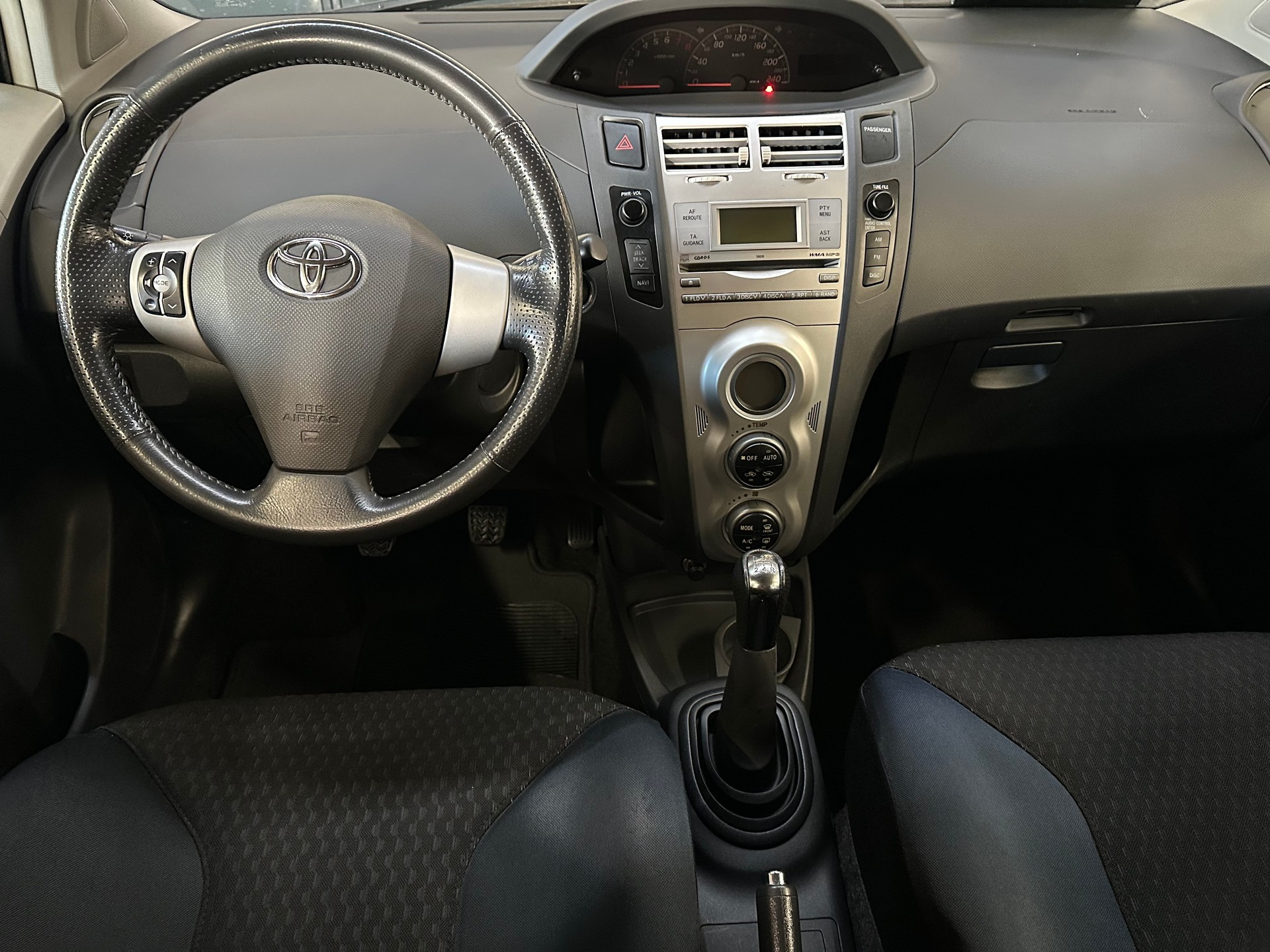 TOYOTA Yaris 1.8 TS-image-8