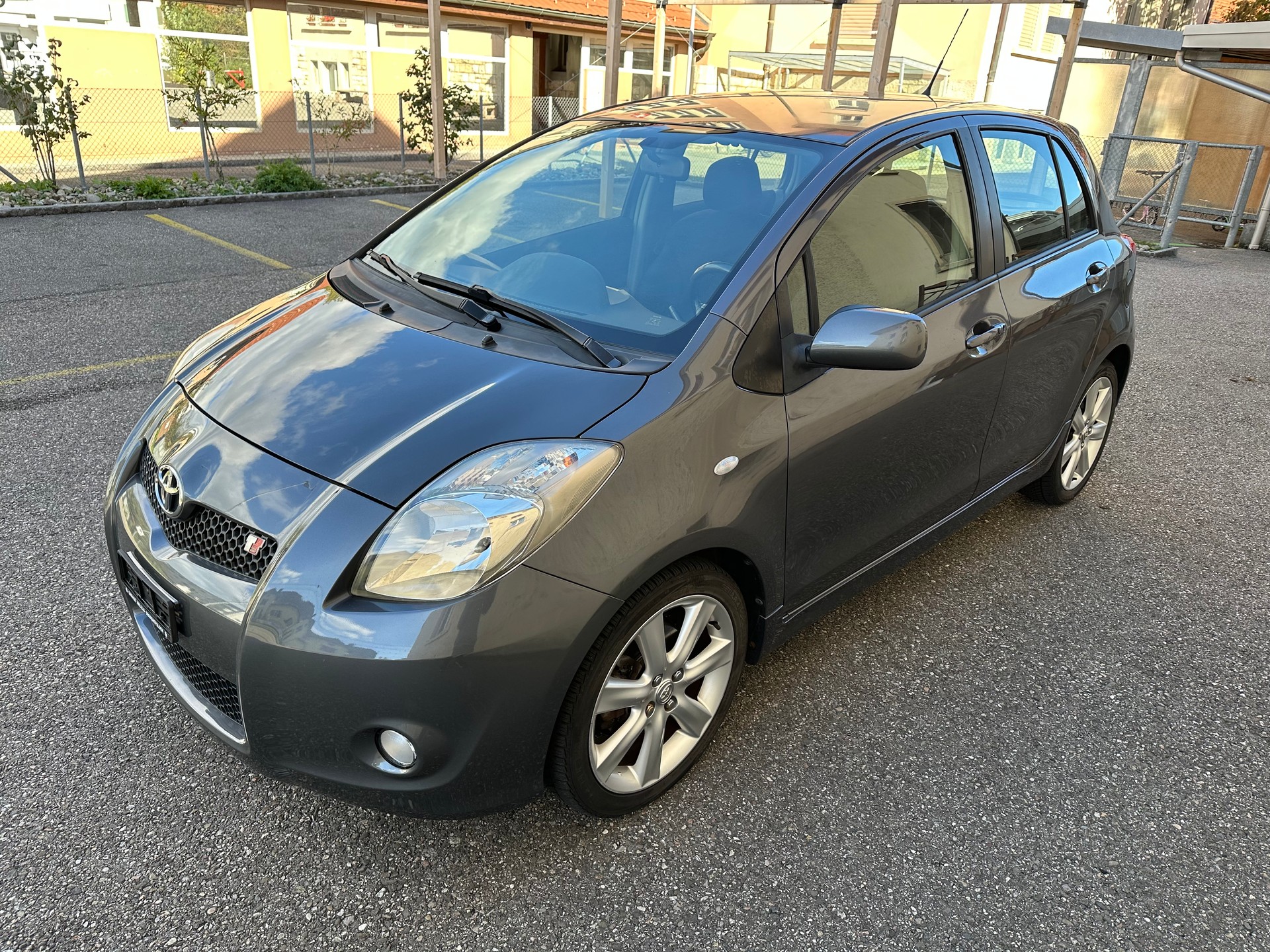 TOYOTA Yaris 1.8 TS-image-1