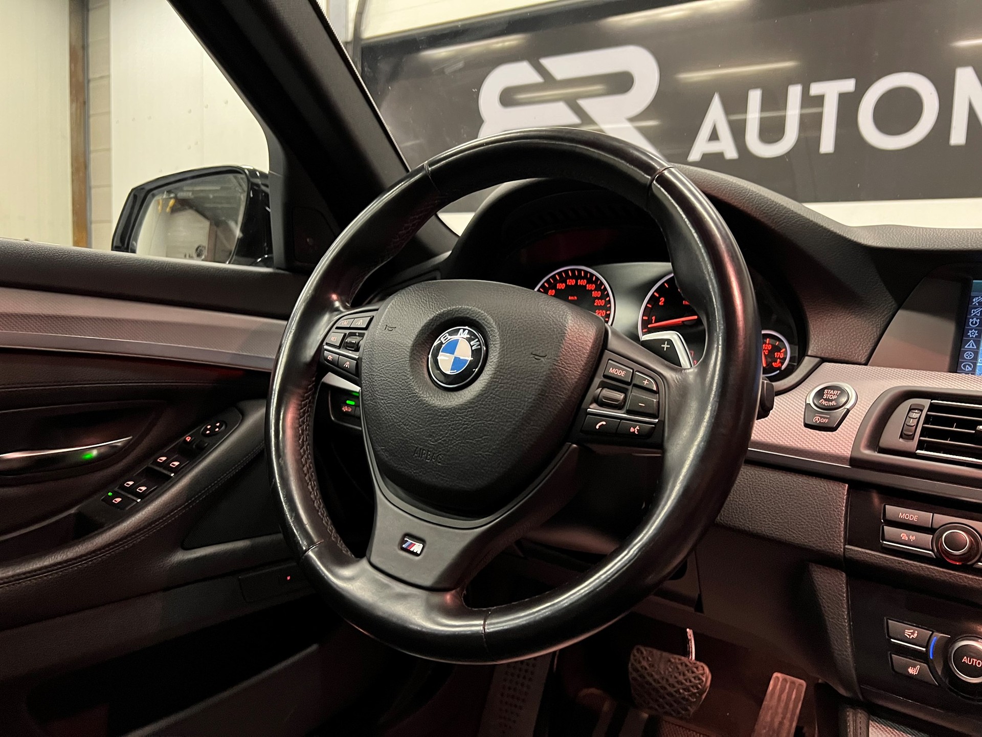 BMW 535i xDrive Touring Steptronic-image-12
