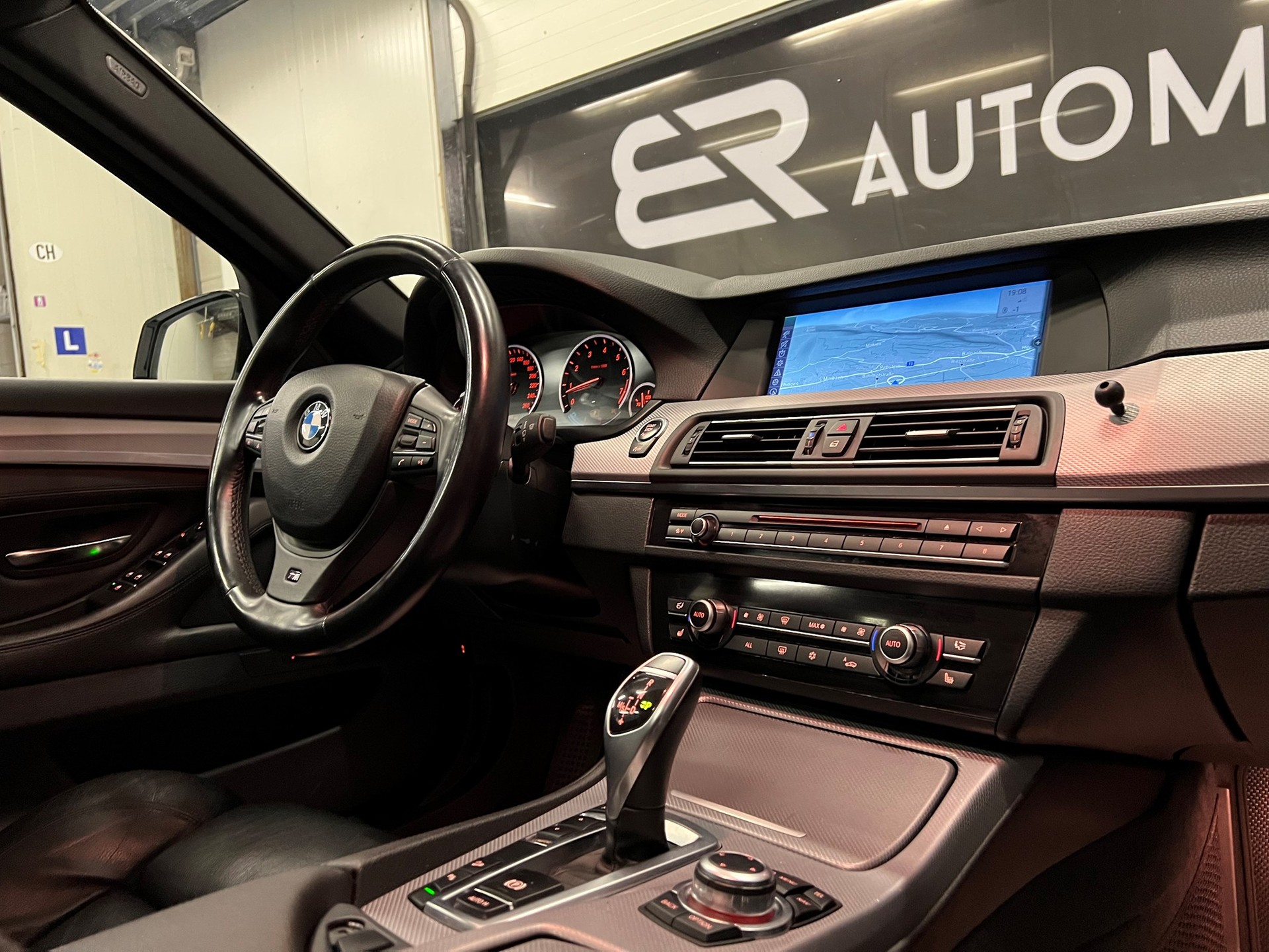 BMW 535i xDrive Touring Steptronic-image-14