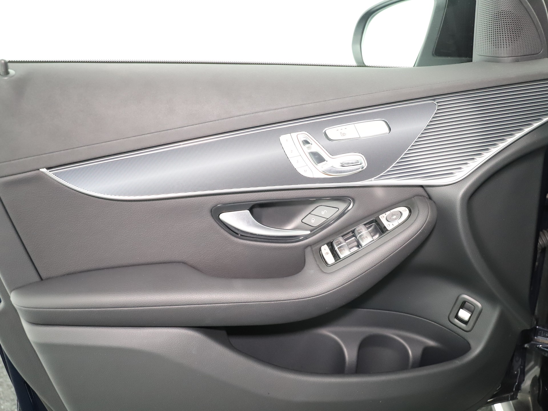 MERCEDES-BENZ EQC 400 4Matic-image-12