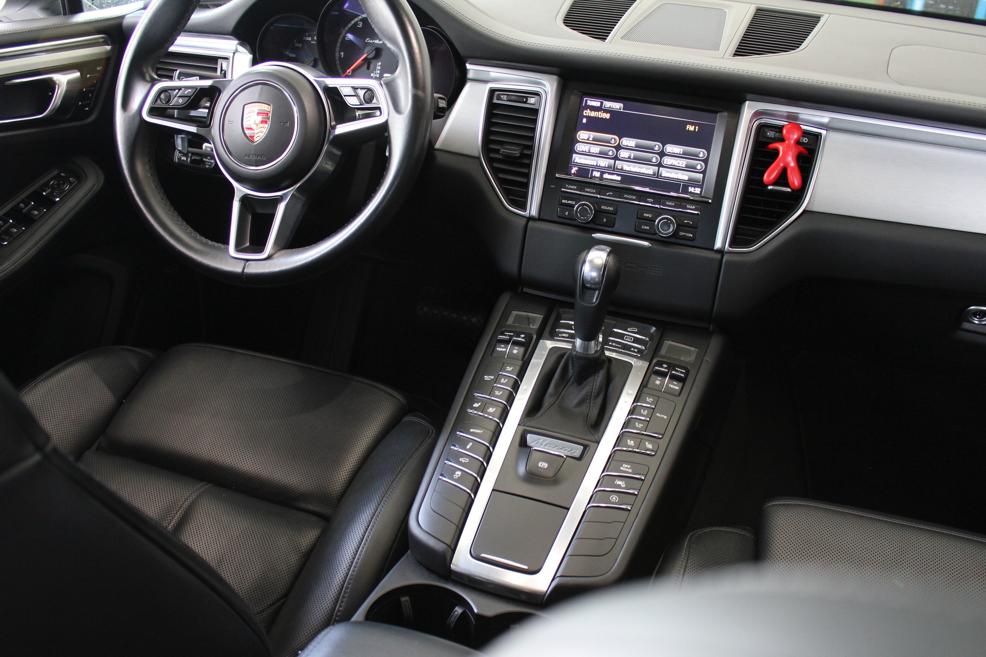PORSCHE Macan Turbo PDK-image-4