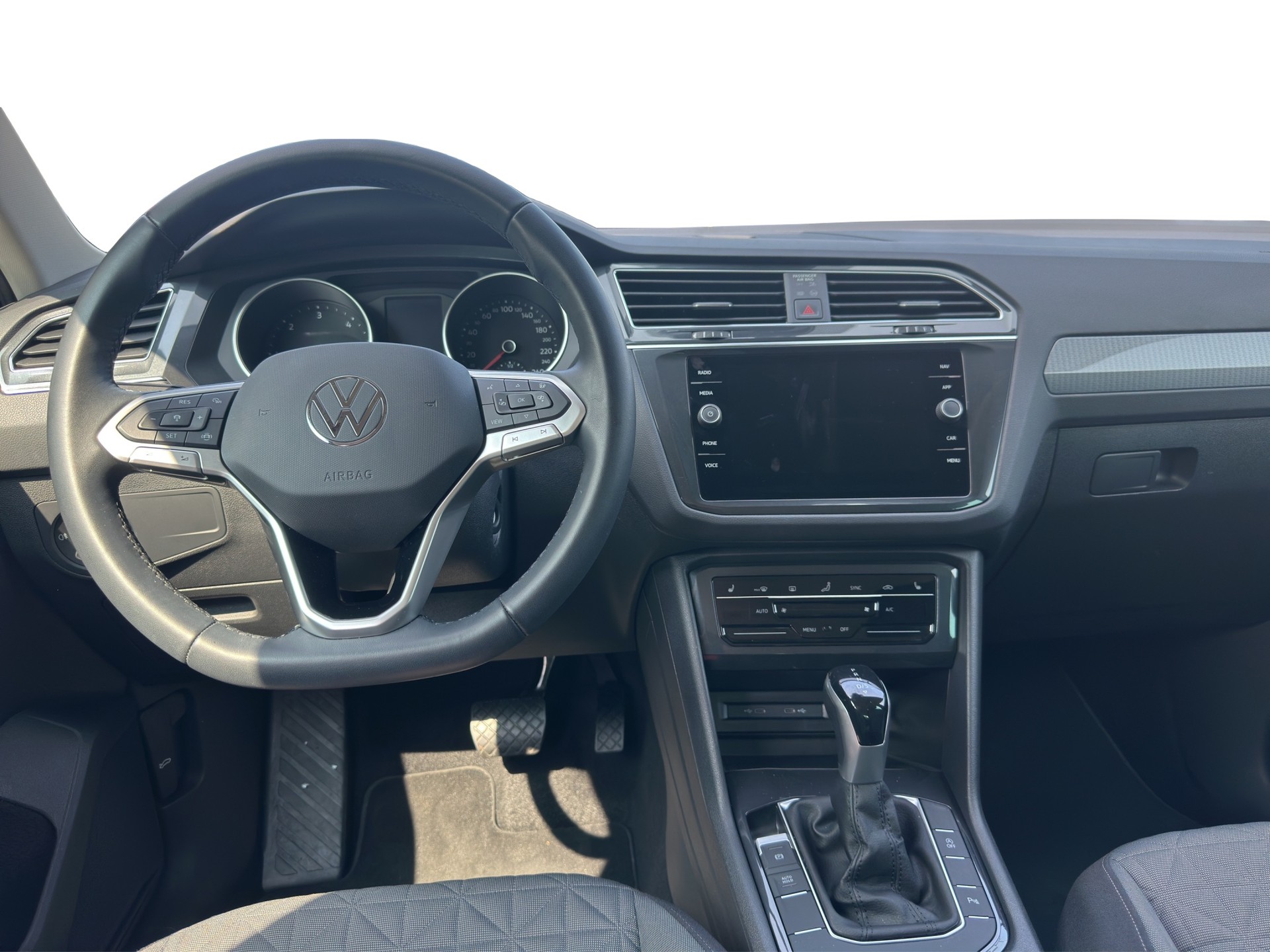 VW Tiguan 2.0 TDI SCR Life DSG-image-11