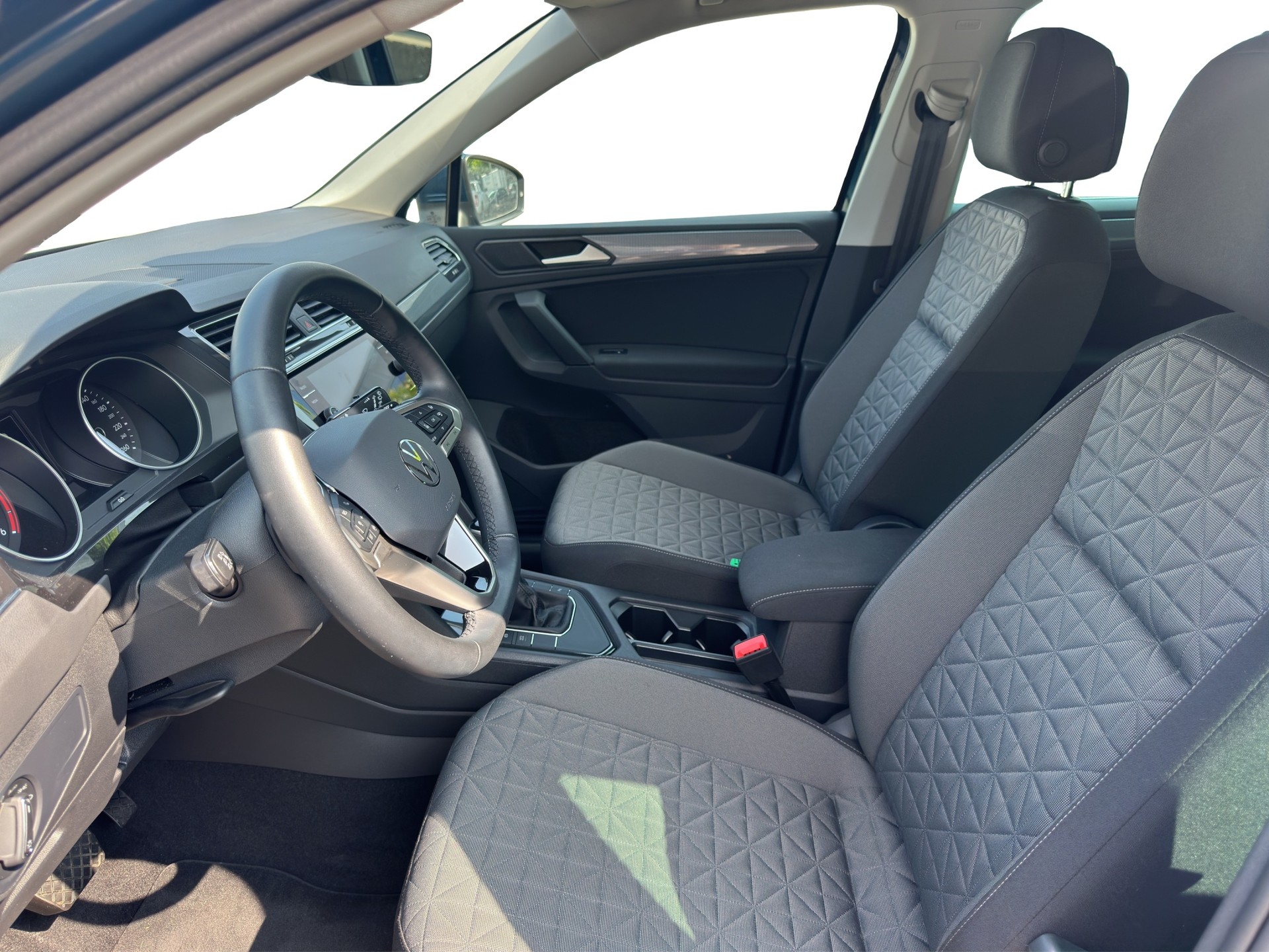 VW Tiguan 2.0 TDI SCR Life DSG-image-9
