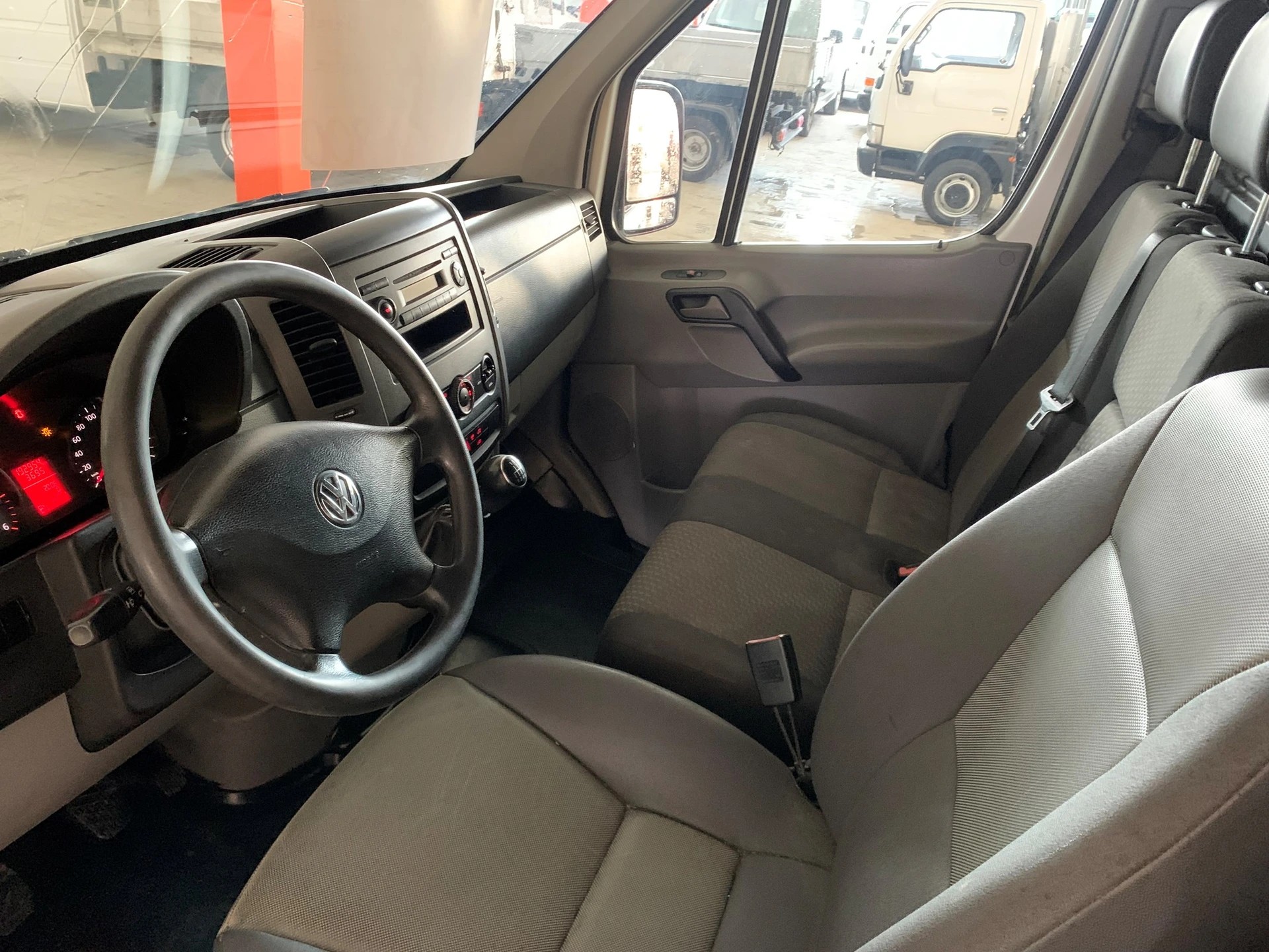 VW Crafter 35 2.0 TDI CR-image-5