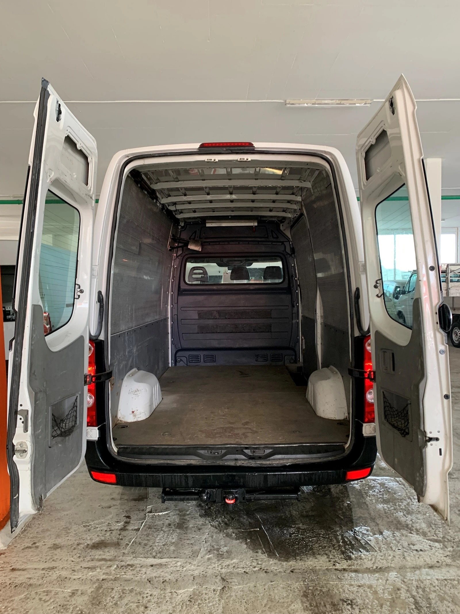VW Crafter 35 2.0 TDI CR-image-4