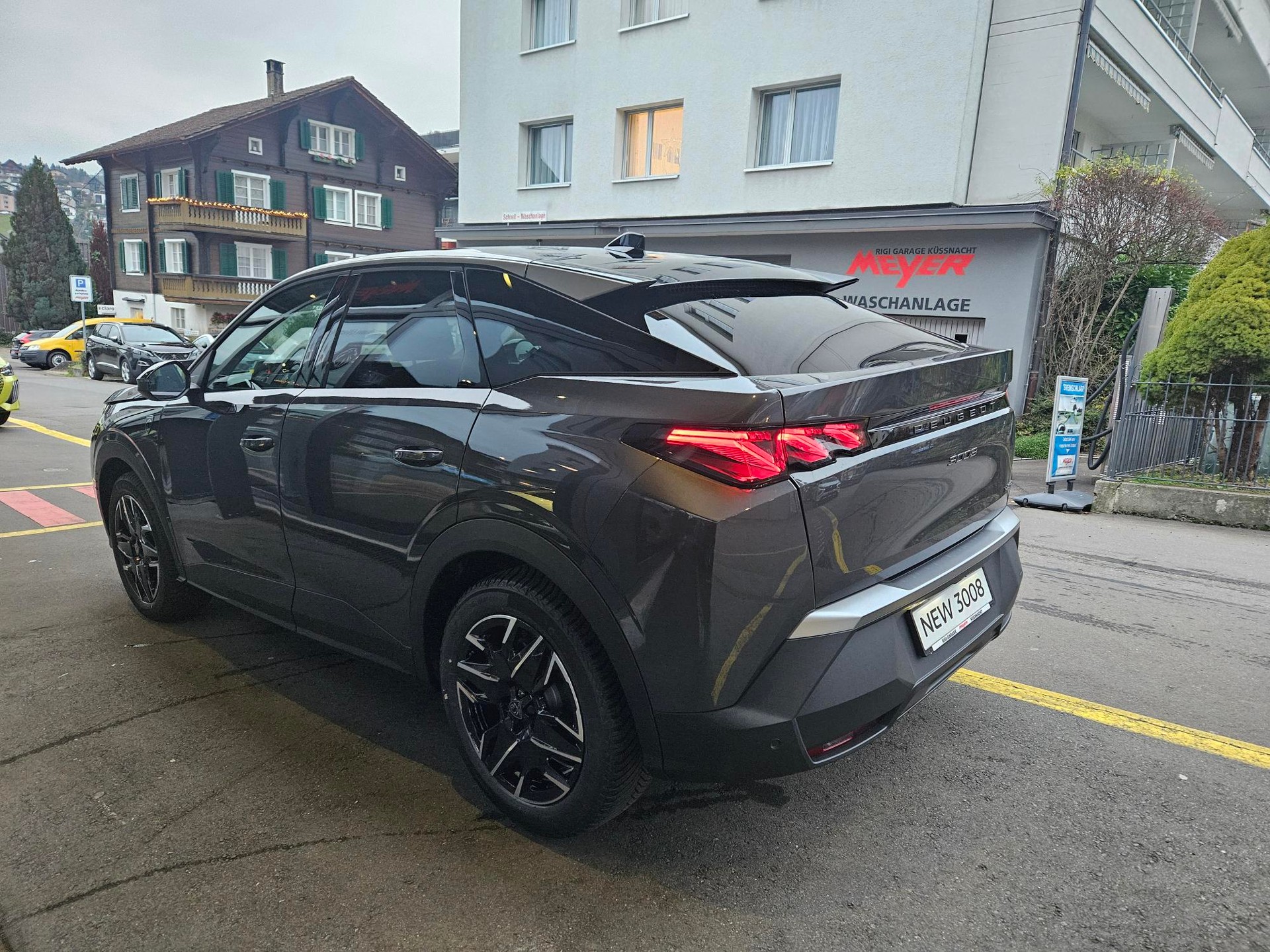 PEUGEOT 3008 1.2 Hybrid GT-showroom-element-3