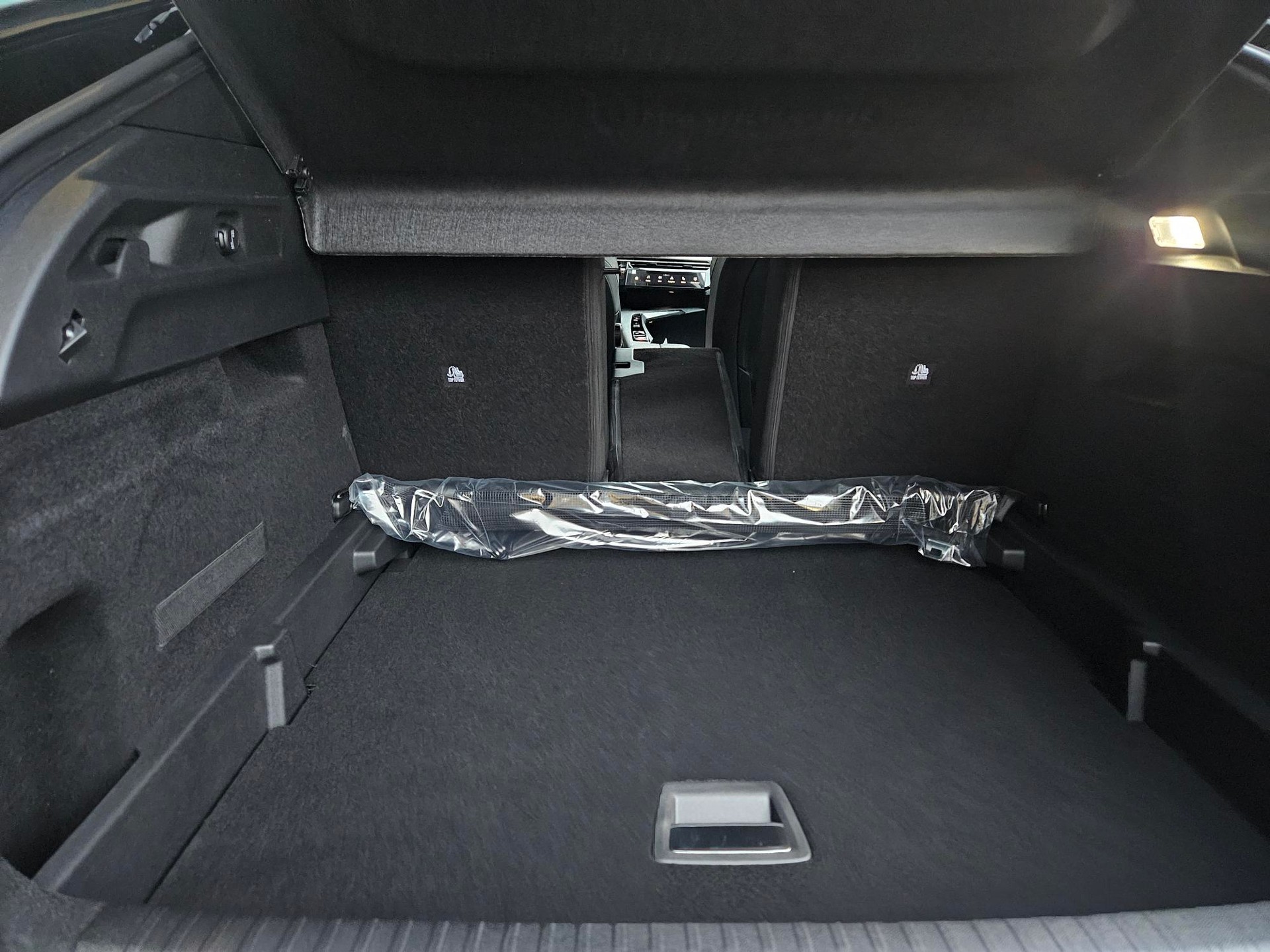 PEUGEOT 3008 1.2 Hybrid GT-image-8