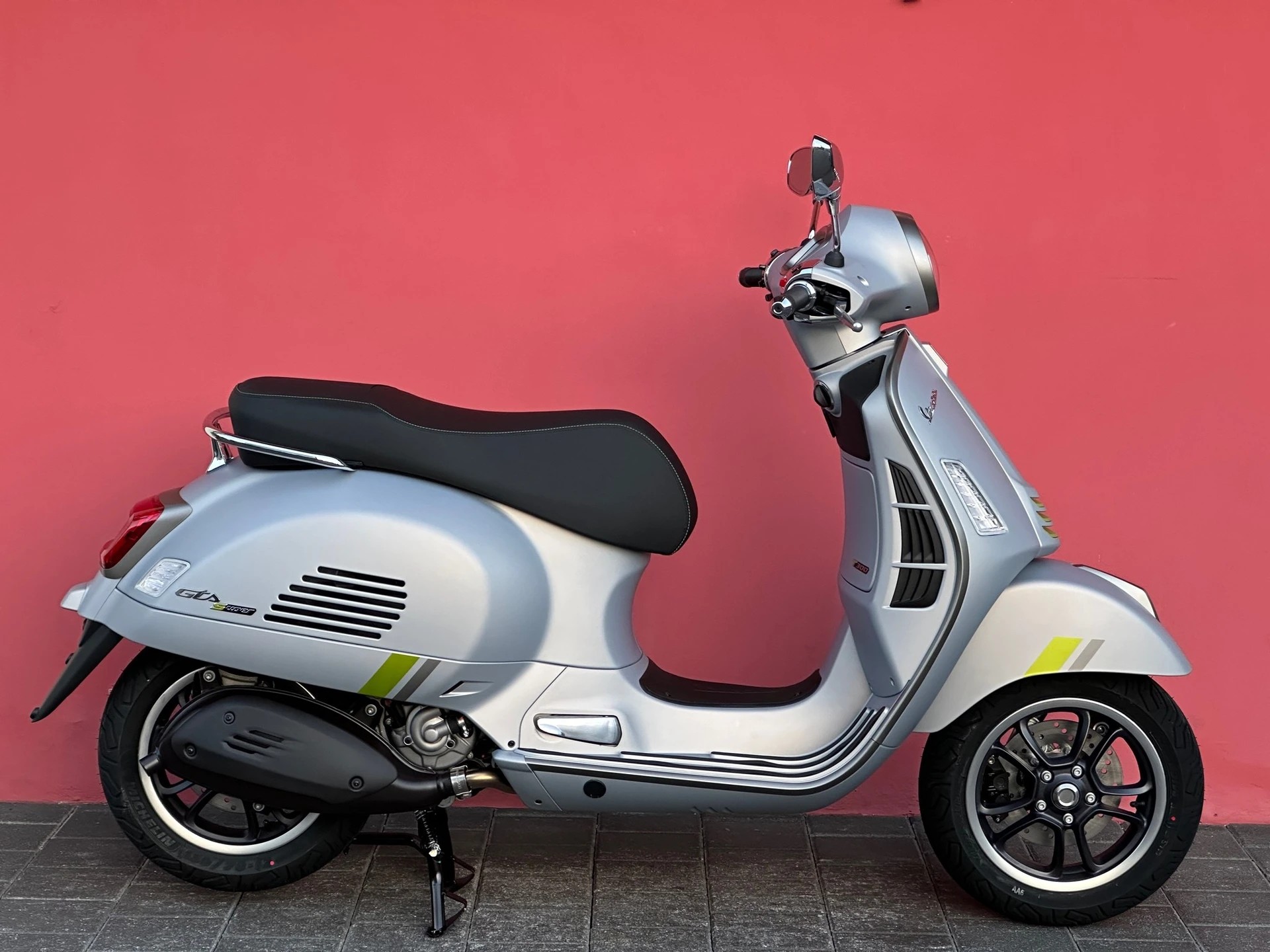 PIAGGIO Vespa GTS 300 Super Tech ABS + GRATIS TOPCASE-showroom-element-1