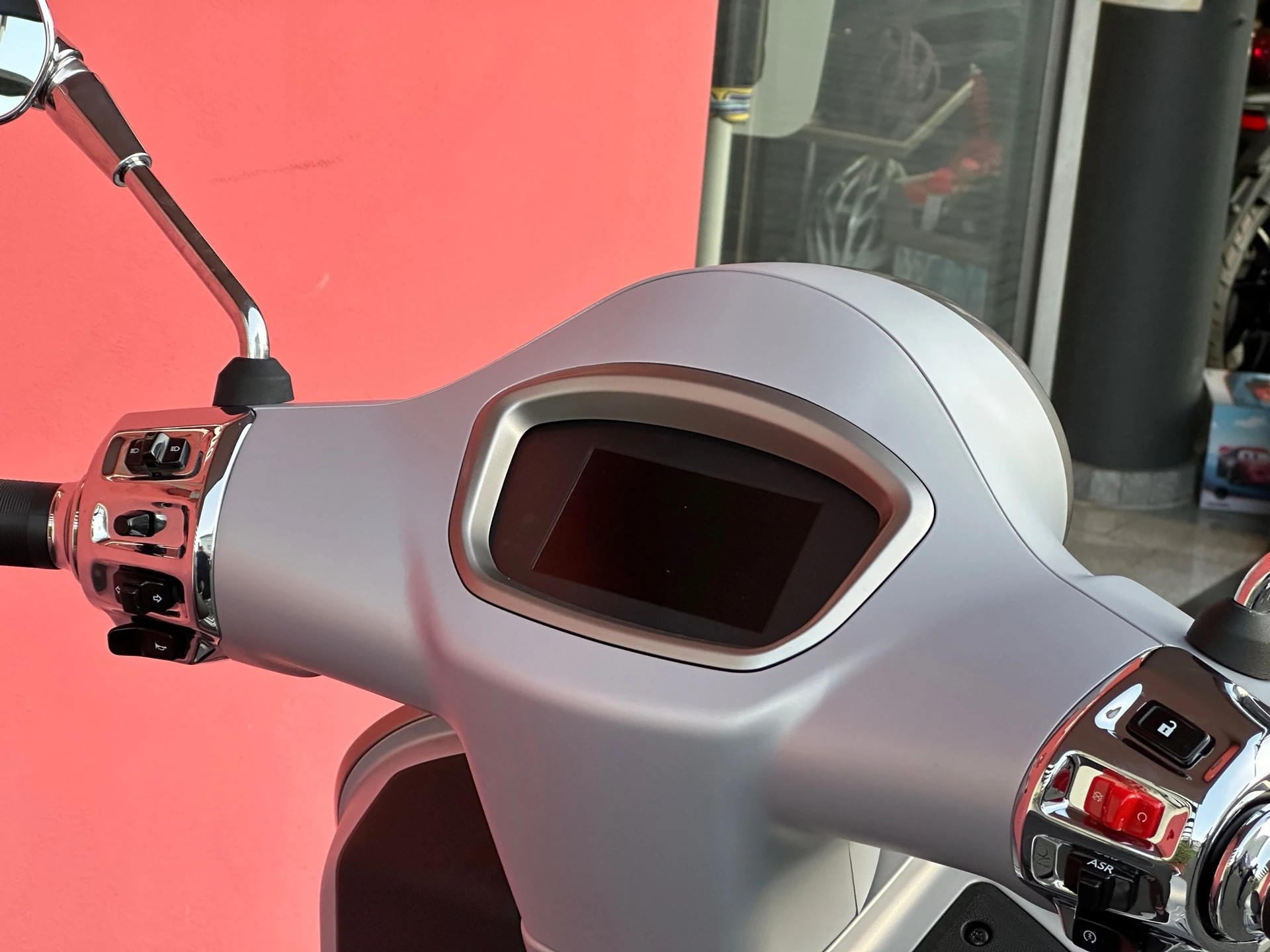 PIAGGIO Vespa GTS 300 Super Tech ABS + GRATIS TOPCASE-image-15