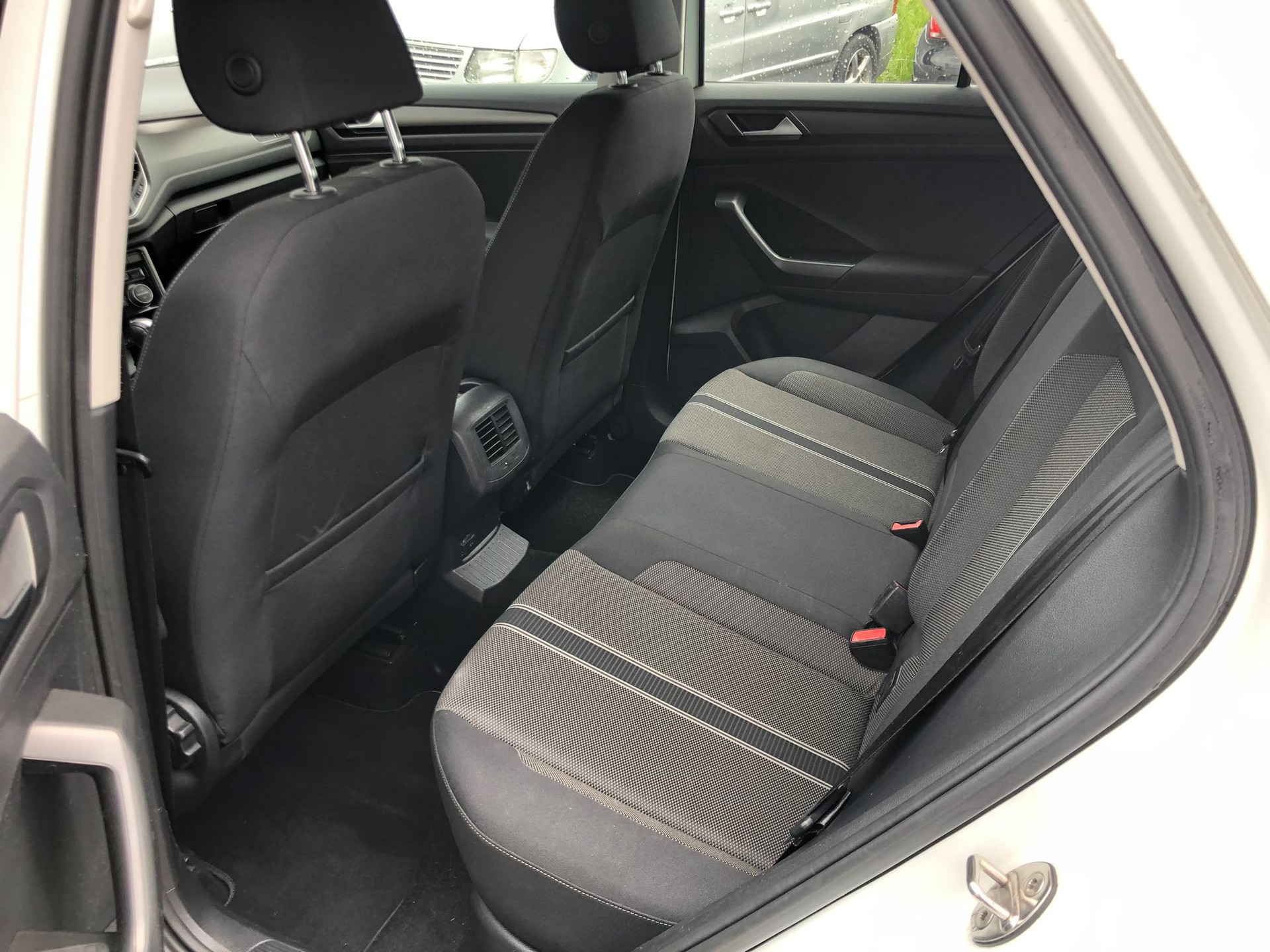 VW T-Roc 1.5 TSI EVO Advance DSG 4Motion-image-11