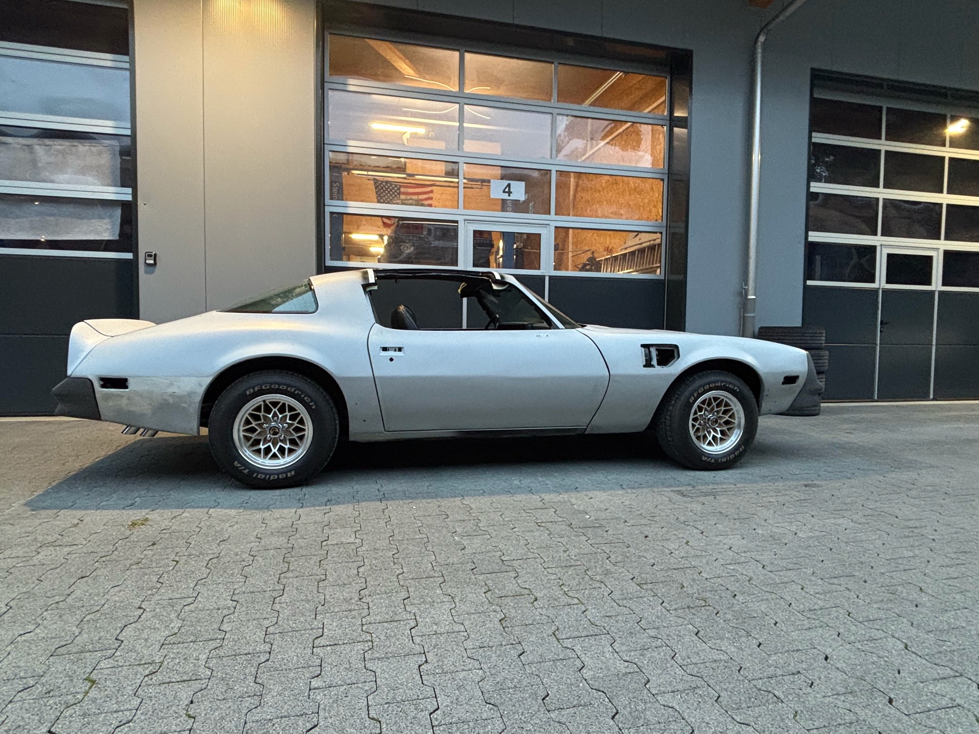 PONTIAC FIREBIRD-image-0