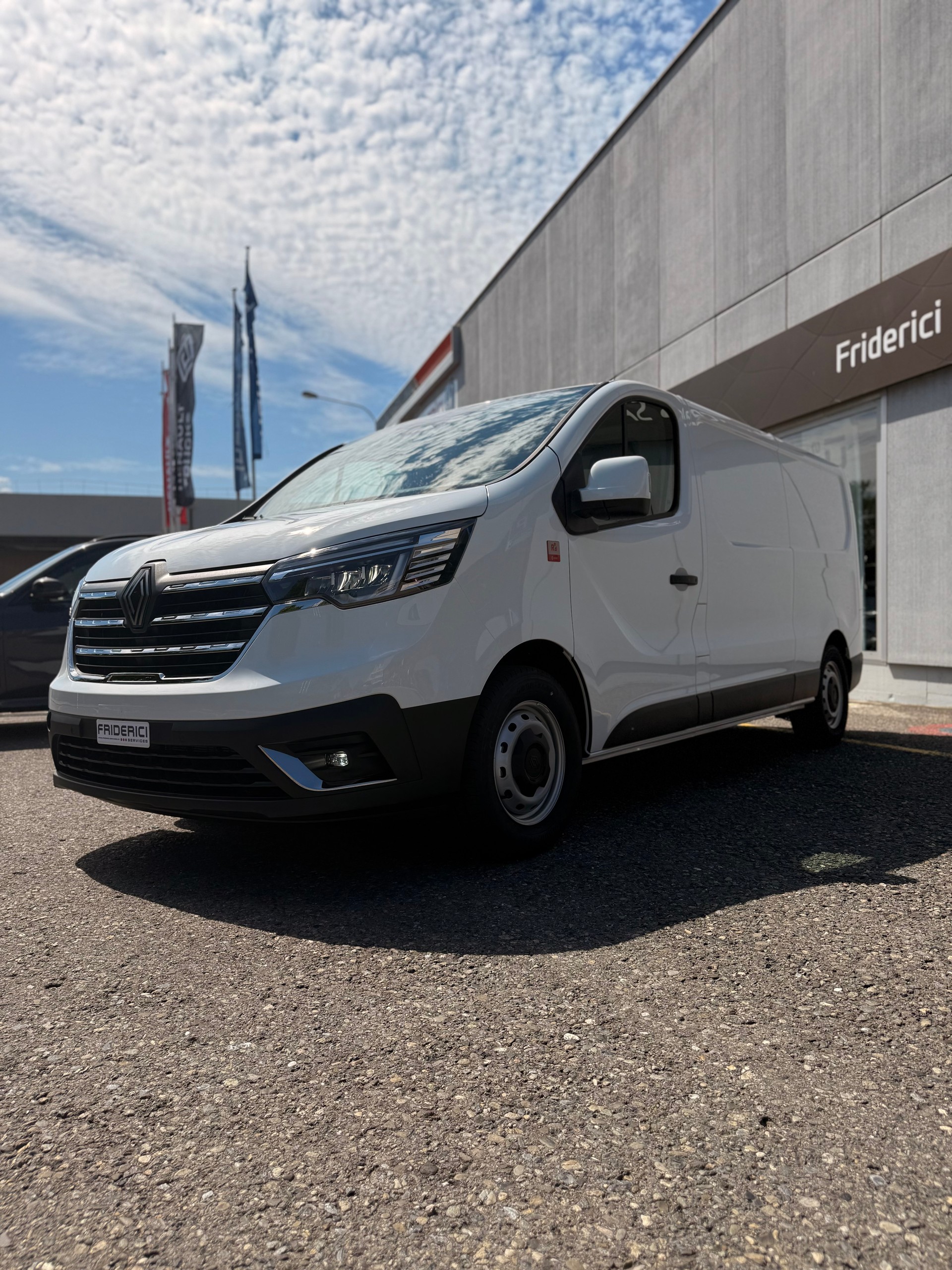 RENAULT Trafic EV52 22kW L2H1-image-1