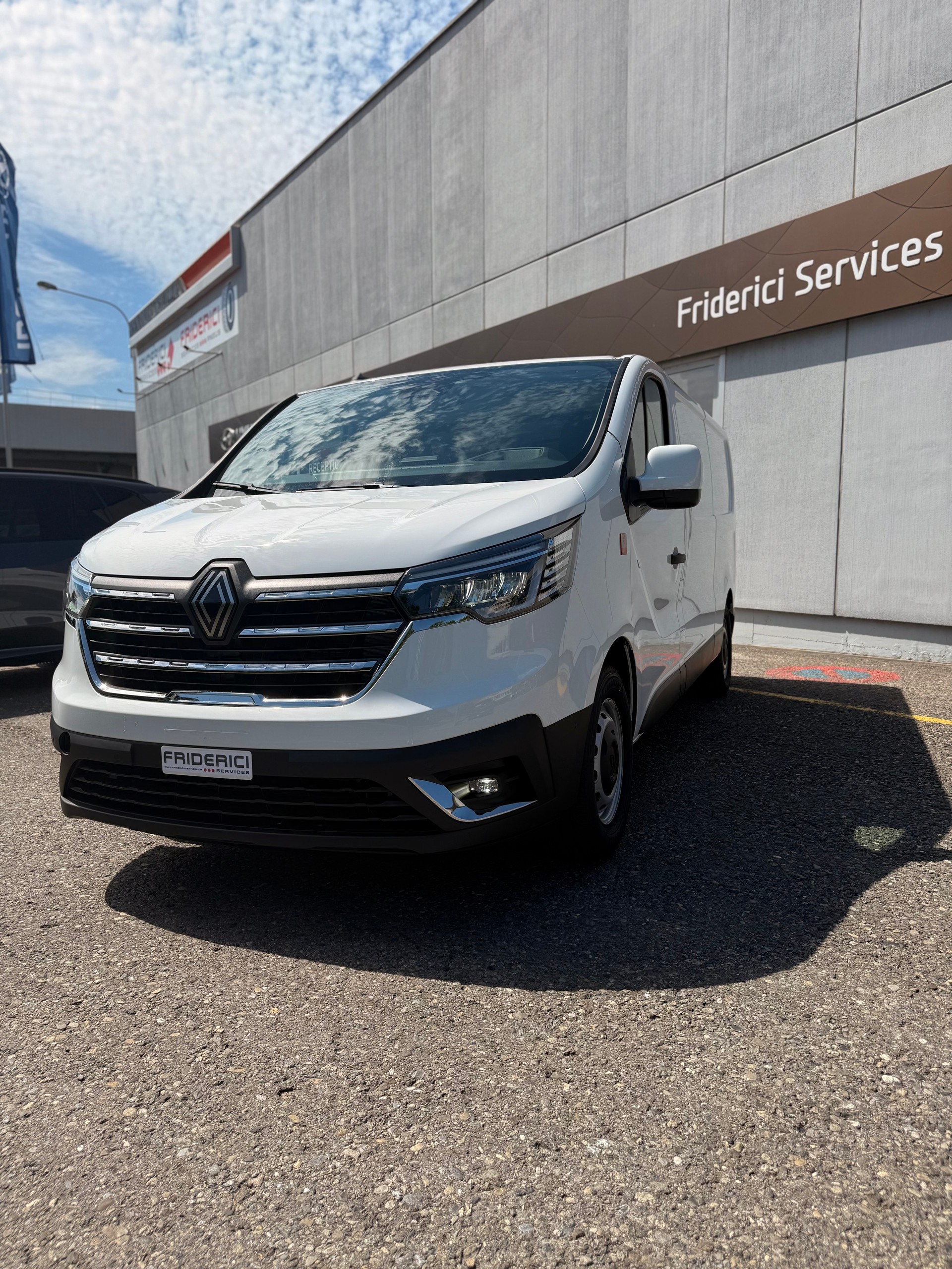 RENAULT Trafic EV52 22kW L2H1-image-0
