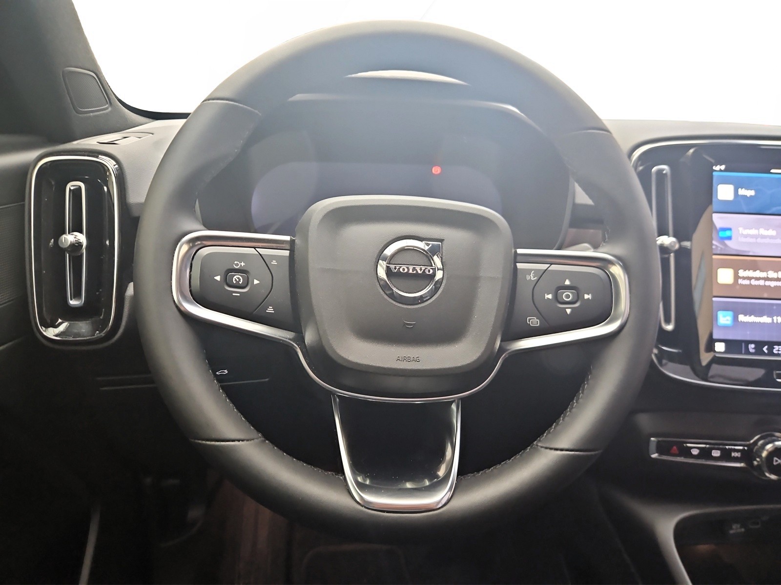 VOLVO C40 Recharge P6 Pure Electric Plus-image-14