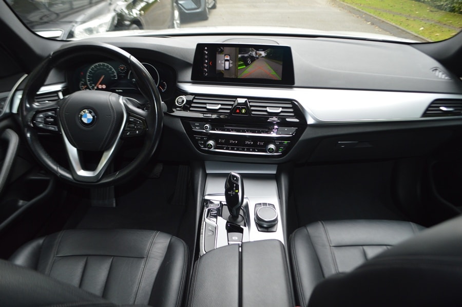 BMW 520d xDrive Touring Steptronic I Anhängerkupplung-image-9