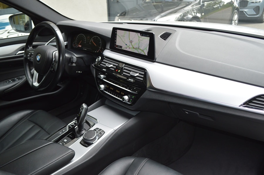 BMW 520d xDrive Touring Steptronic I Anhängerkupplung-image-7