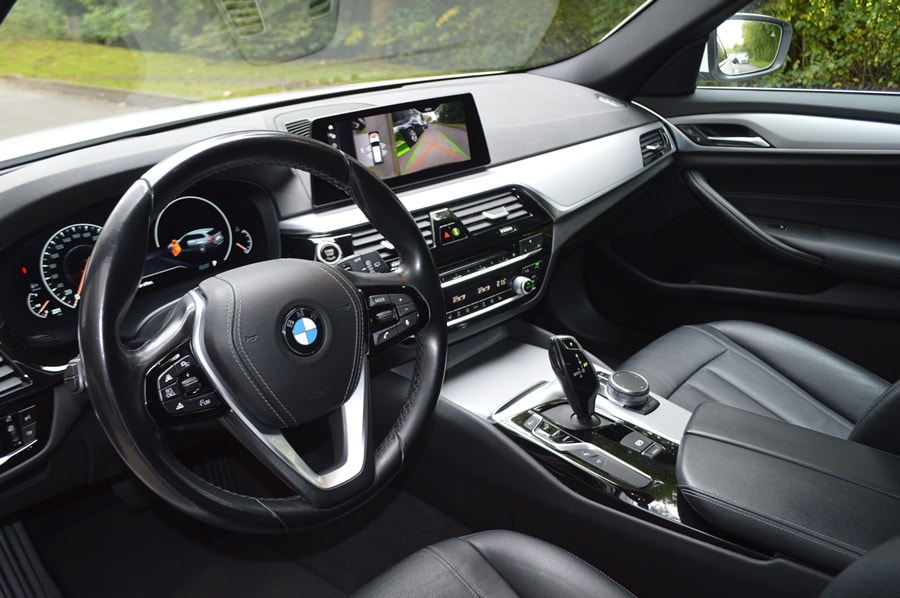BMW 520d xDrive Touring Steptronic I Anhängerkupplung-image-5