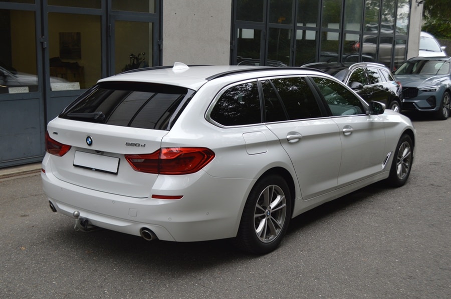 BMW 520d xDrive Touring Steptronic I Anhängerkupplung-image-15