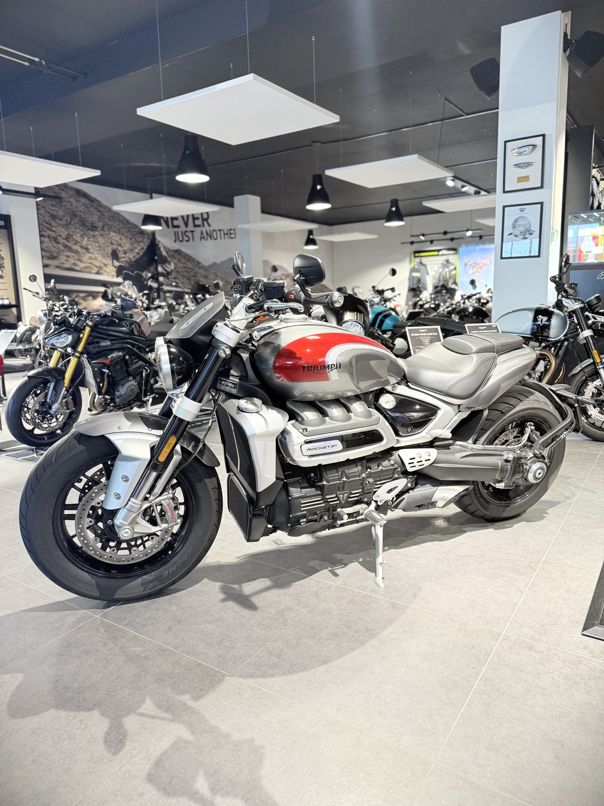 TRIUMPH Rocket 3 R-image-6