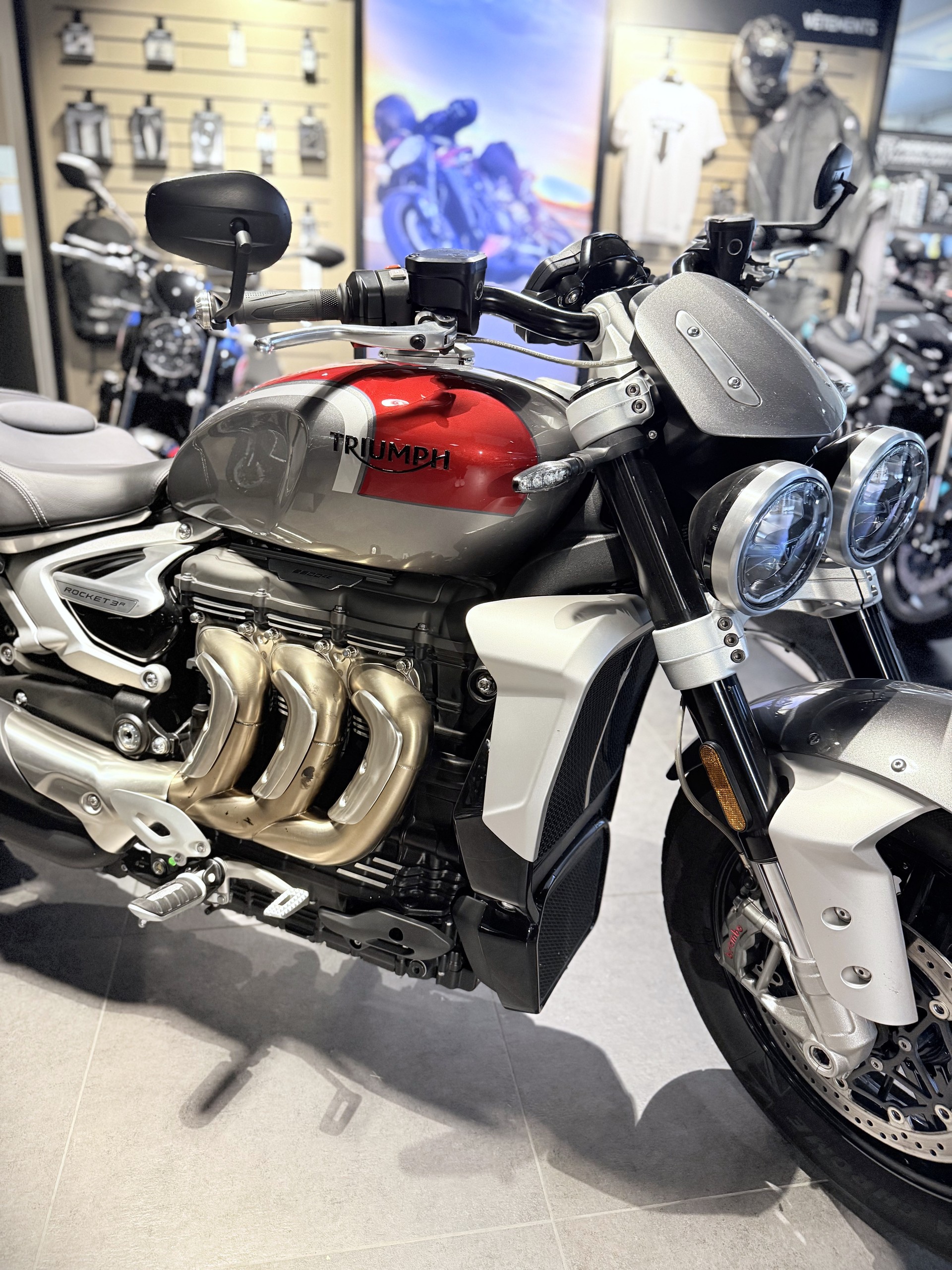 TRIUMPH Rocket 3 R-showroom-element-1