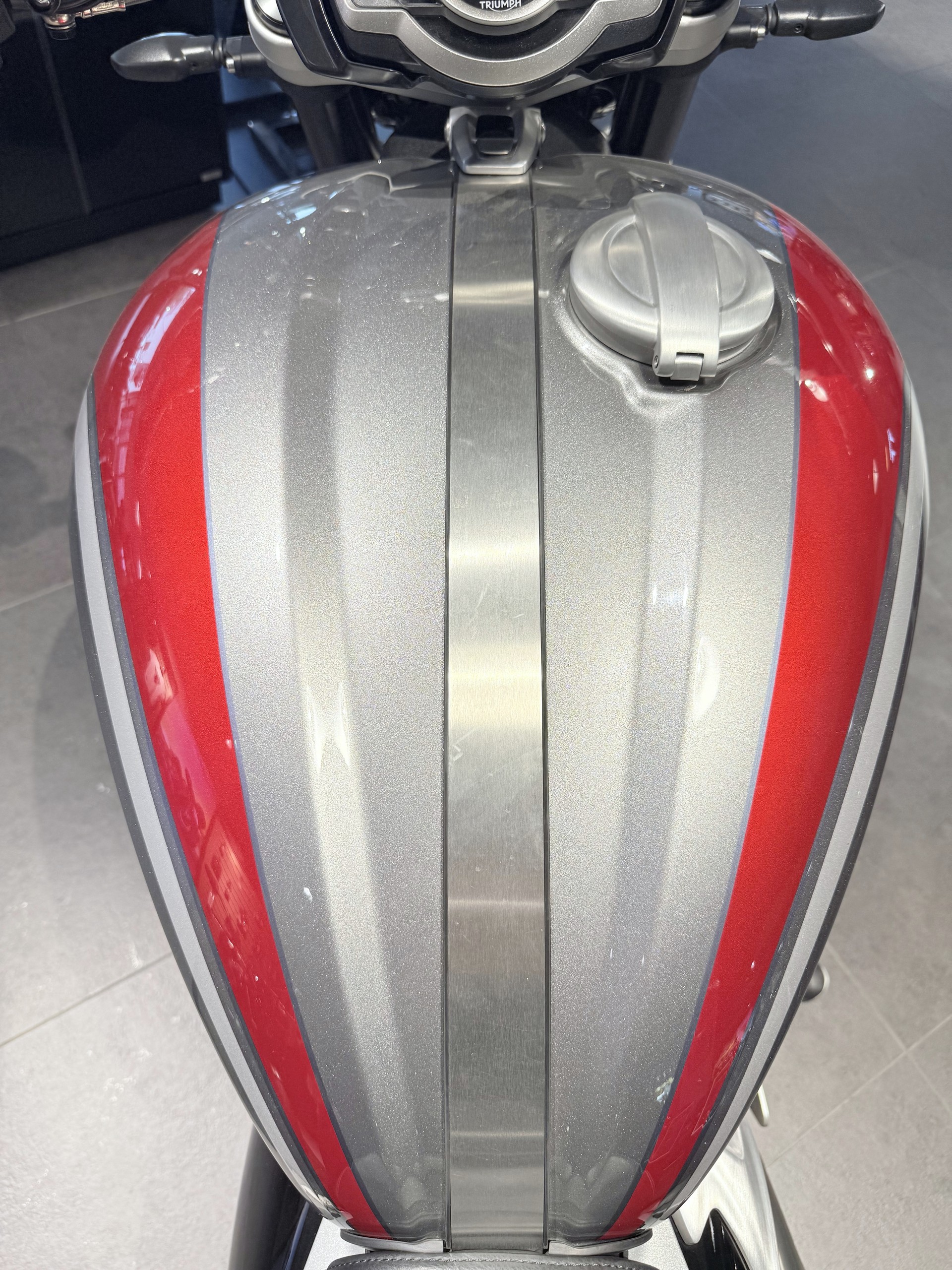 TRIUMPH Rocket 3 R-showroom-element-2