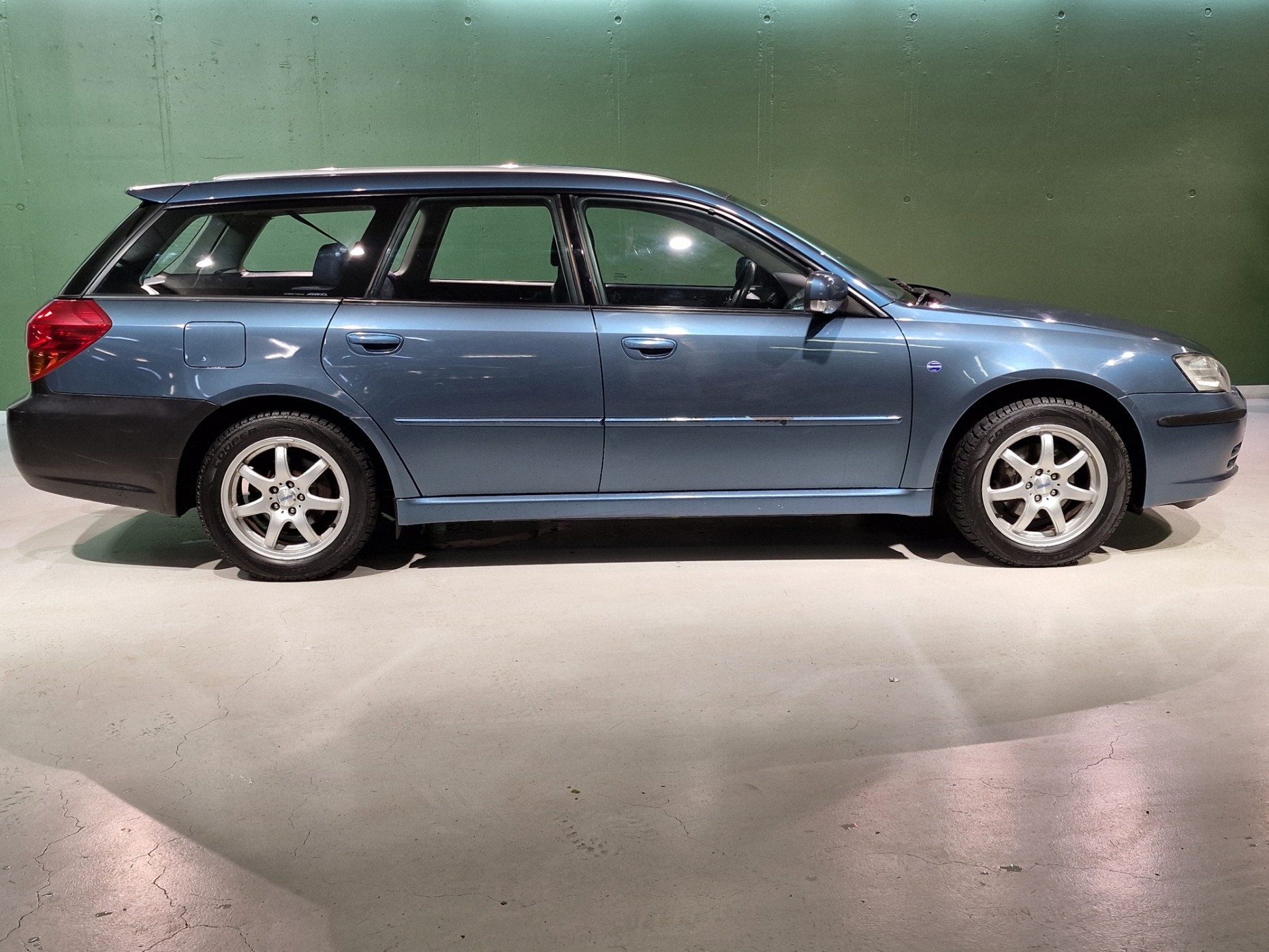 SUBARU Legacy 2.0i AWD-image-3