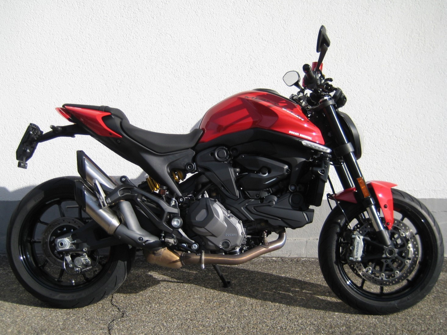 DUCATI Monster 937