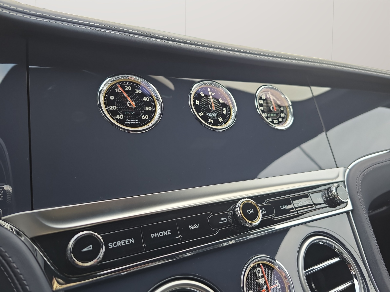 BENTLEY Continental GT 4.0 V8 PHEV AZURE 680 PS/1.9 % Leasing möglich-image-14