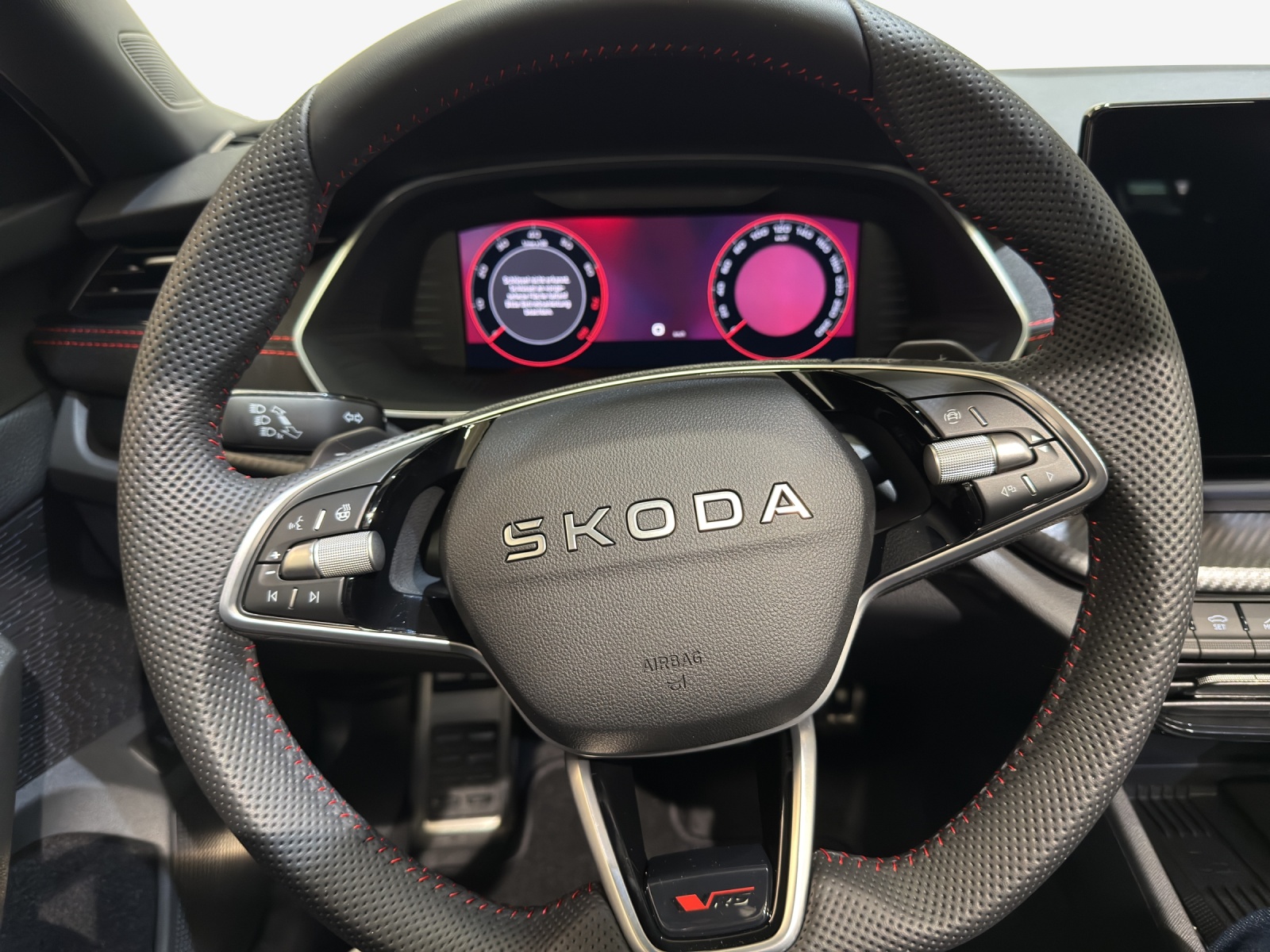 SKODA Octavia Combi 2.0 TSI DSG RS-image-9