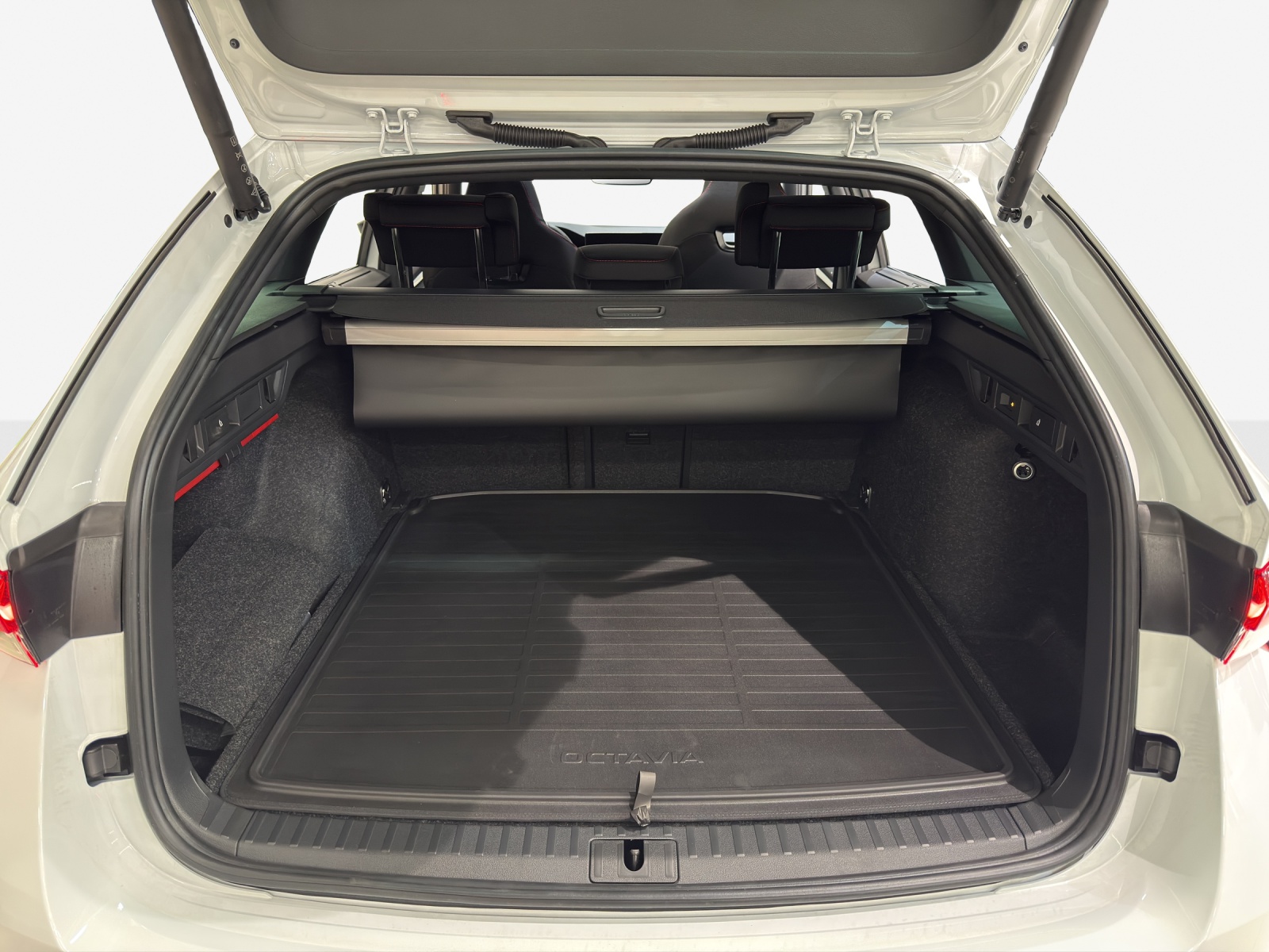 SKODA Octavia Combi 2.0 TSI DSG RS-image-12