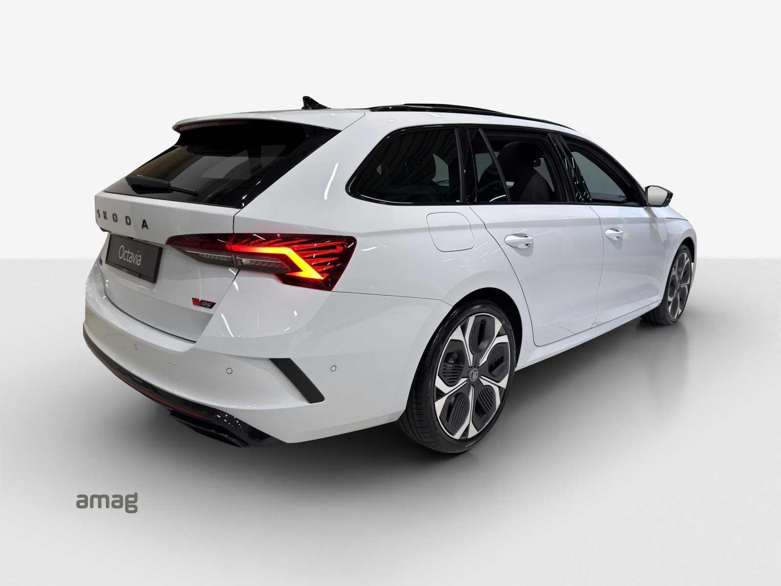 SKODA Octavia Combi 2.0 TSI DSG RS-image-4