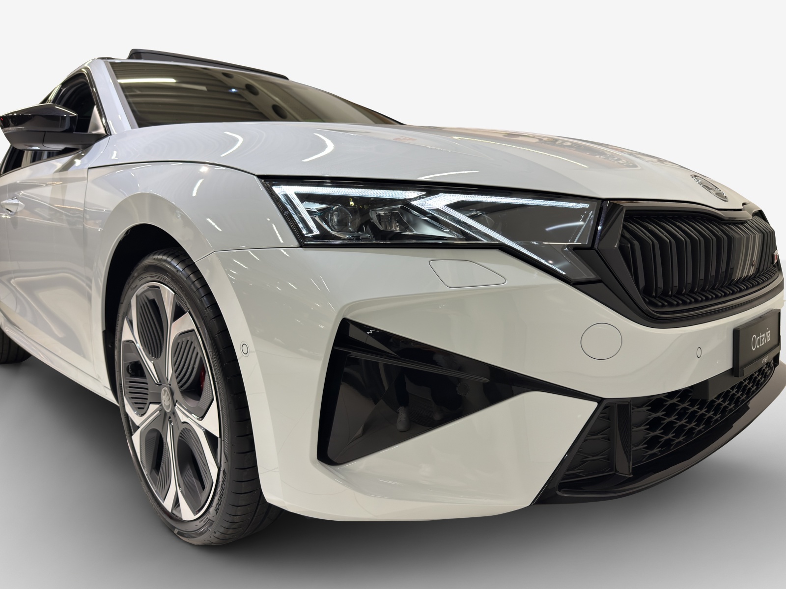 SKODA Octavia Combi 2.0 TSI DSG RS-image-15