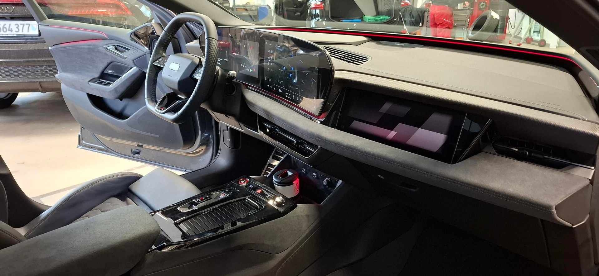 AUDI S6 Avant e-tron quattro-image-10
