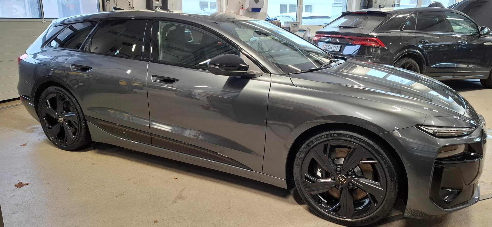 AUDI S6 Avant e-tron quattro-image-3