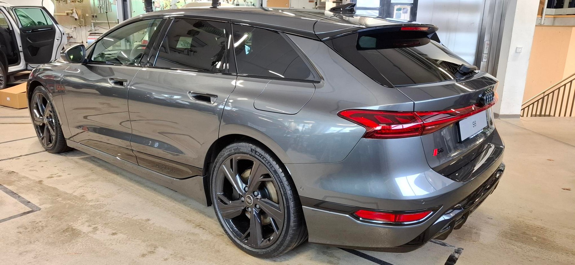 AUDI S6 Avant e-tron quattro-image-5