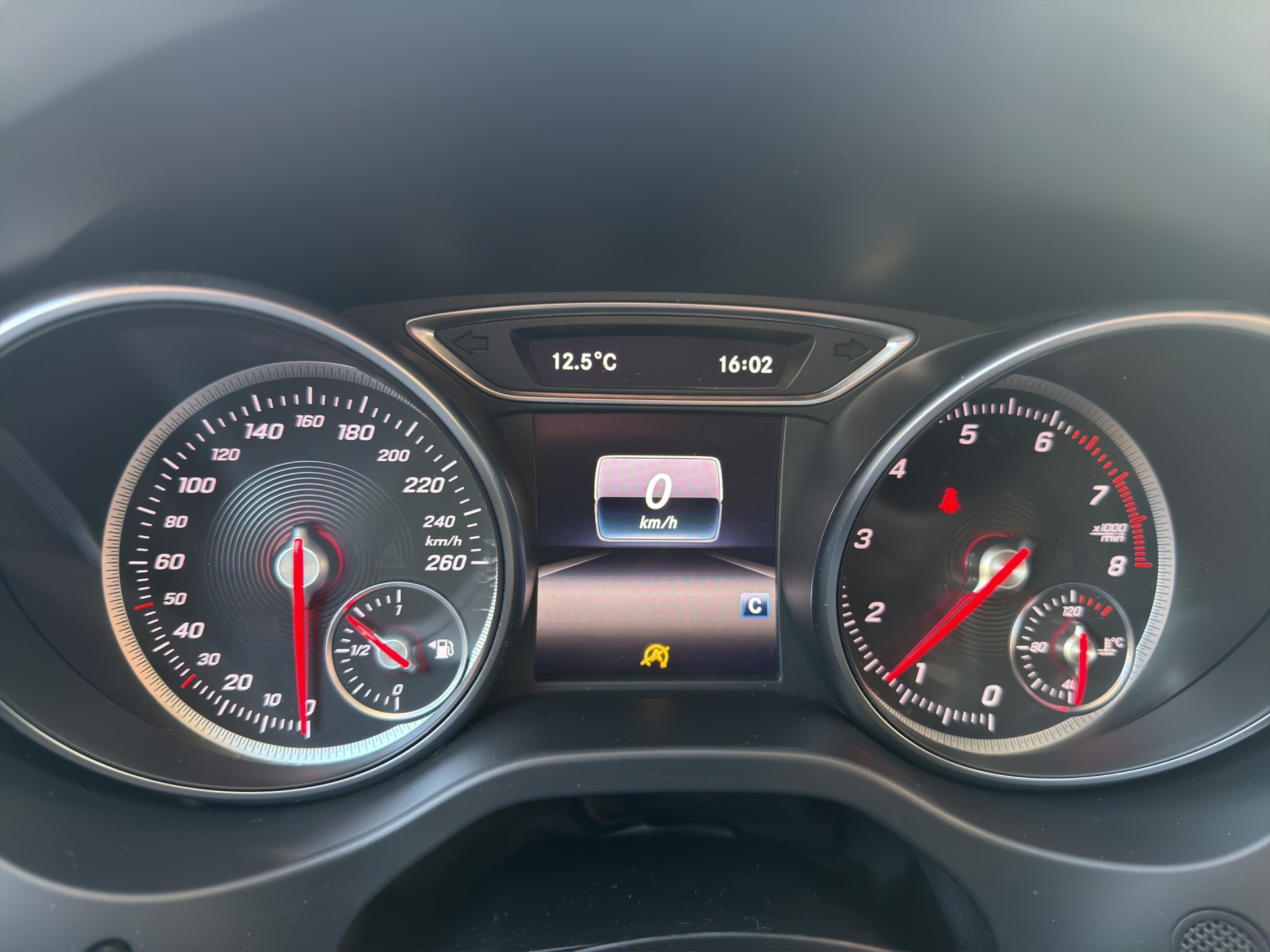 MERCEDES-BENZ GLA 200 Night Star-image-8