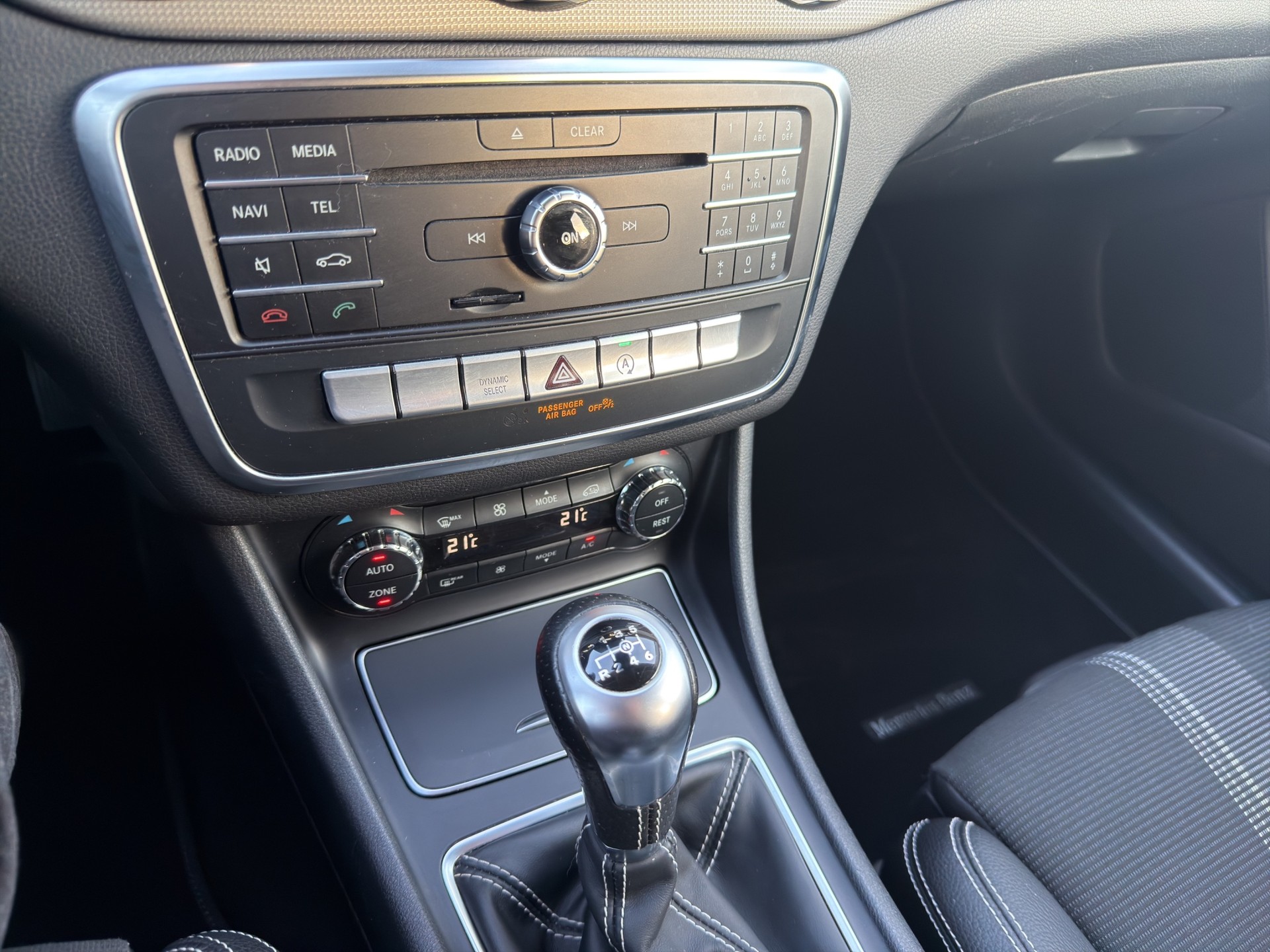 MERCEDES-BENZ GLA 200 Night Star-image-10