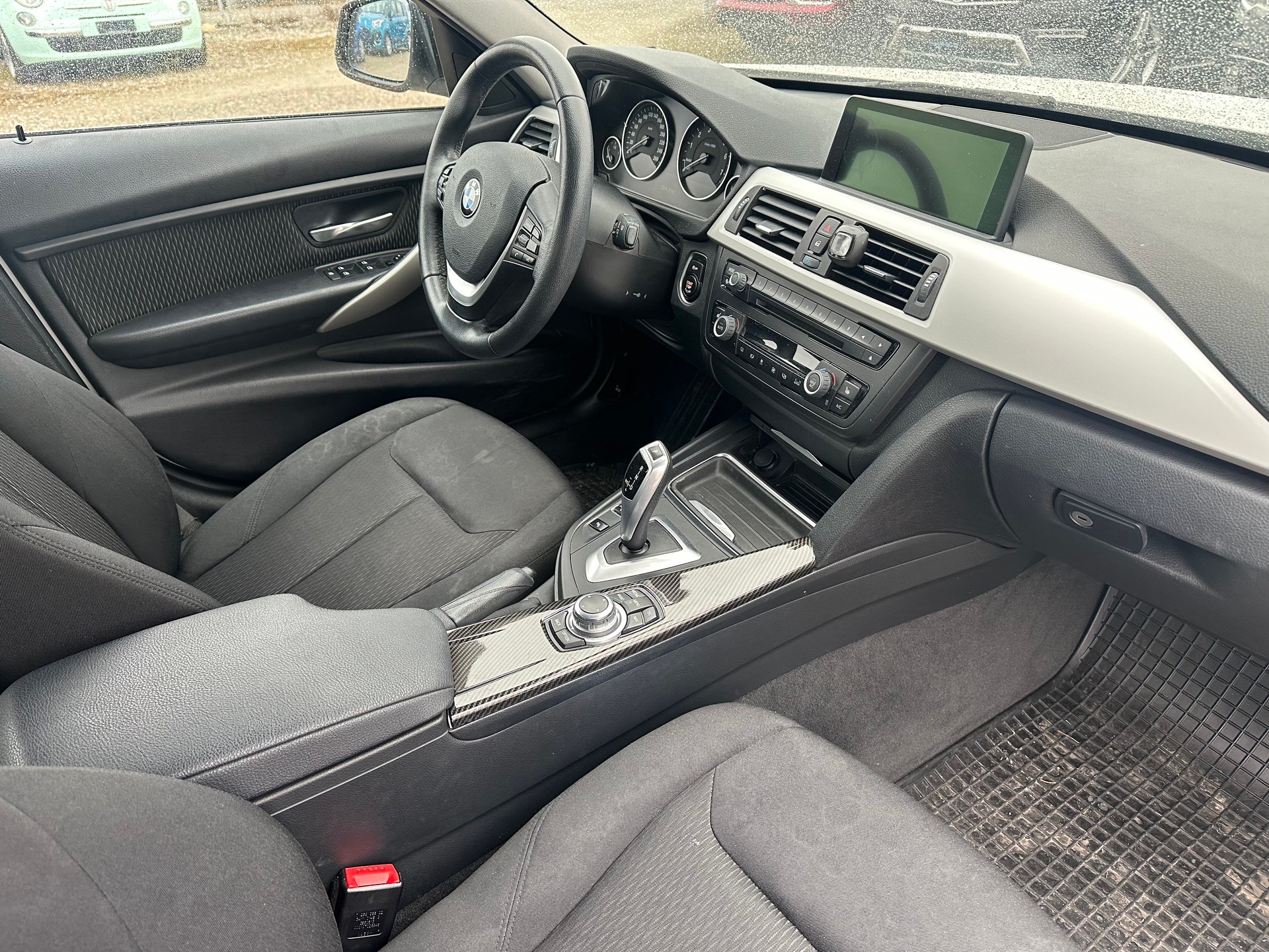 BMW 320i xDrive Steptronic-image-13